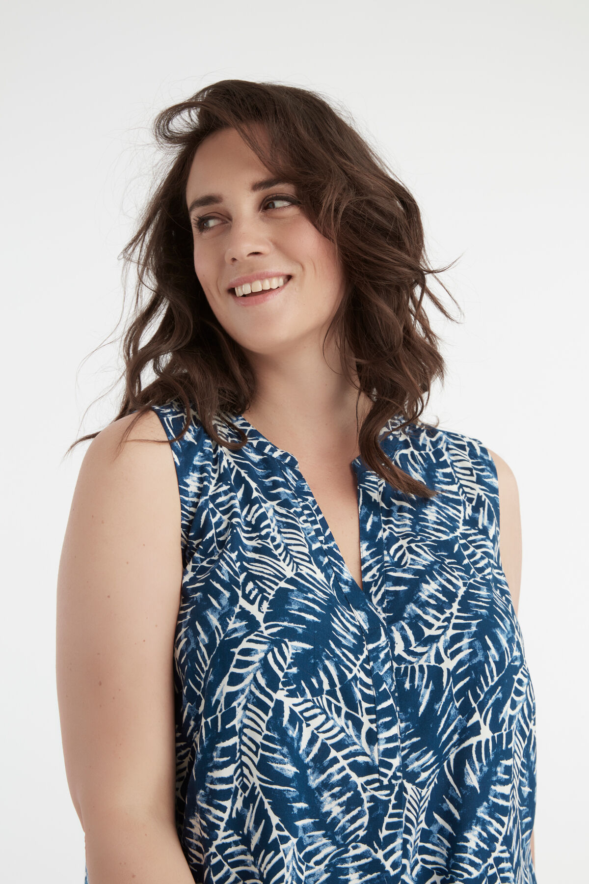 Chemisier long sans manches image number 3