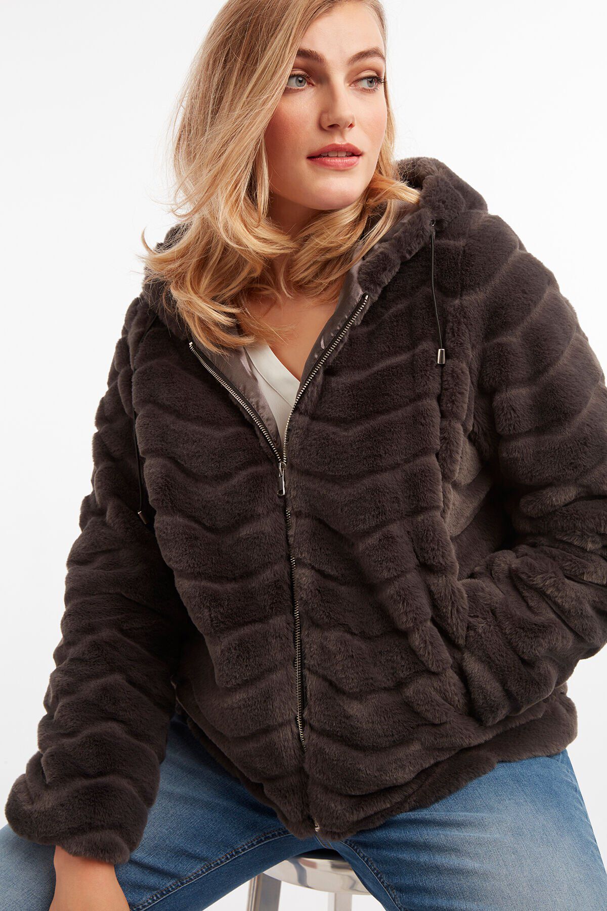 Manteau en fausse fourrure image number 4