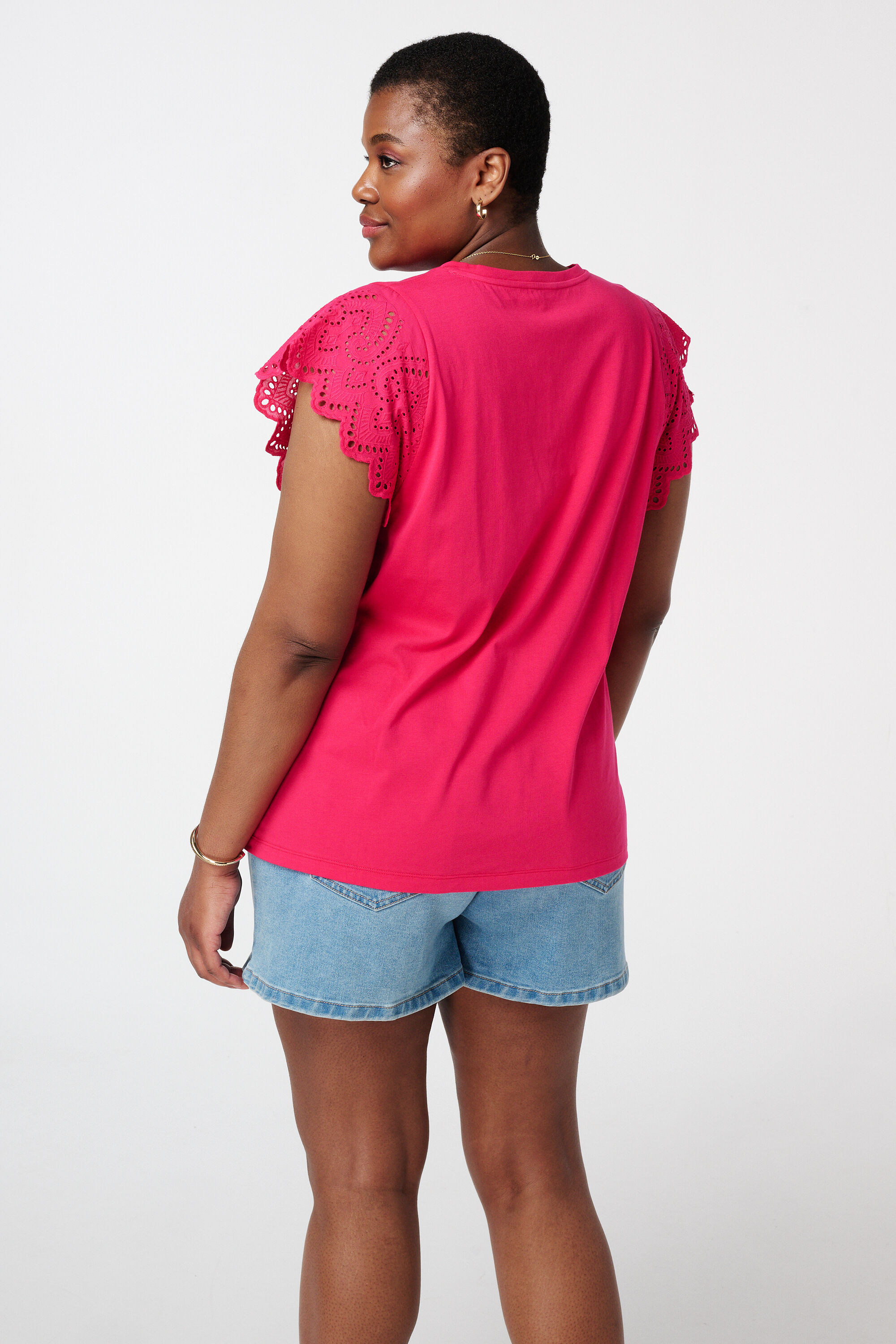 T-shirt avec d&eacute;tails sur les manches image number 3