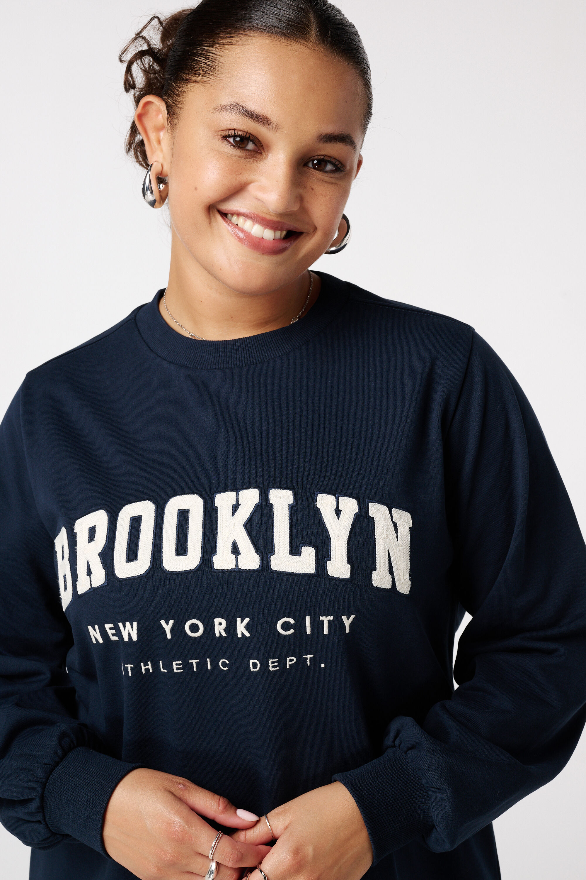 Robe sweat avec inscription image number 4