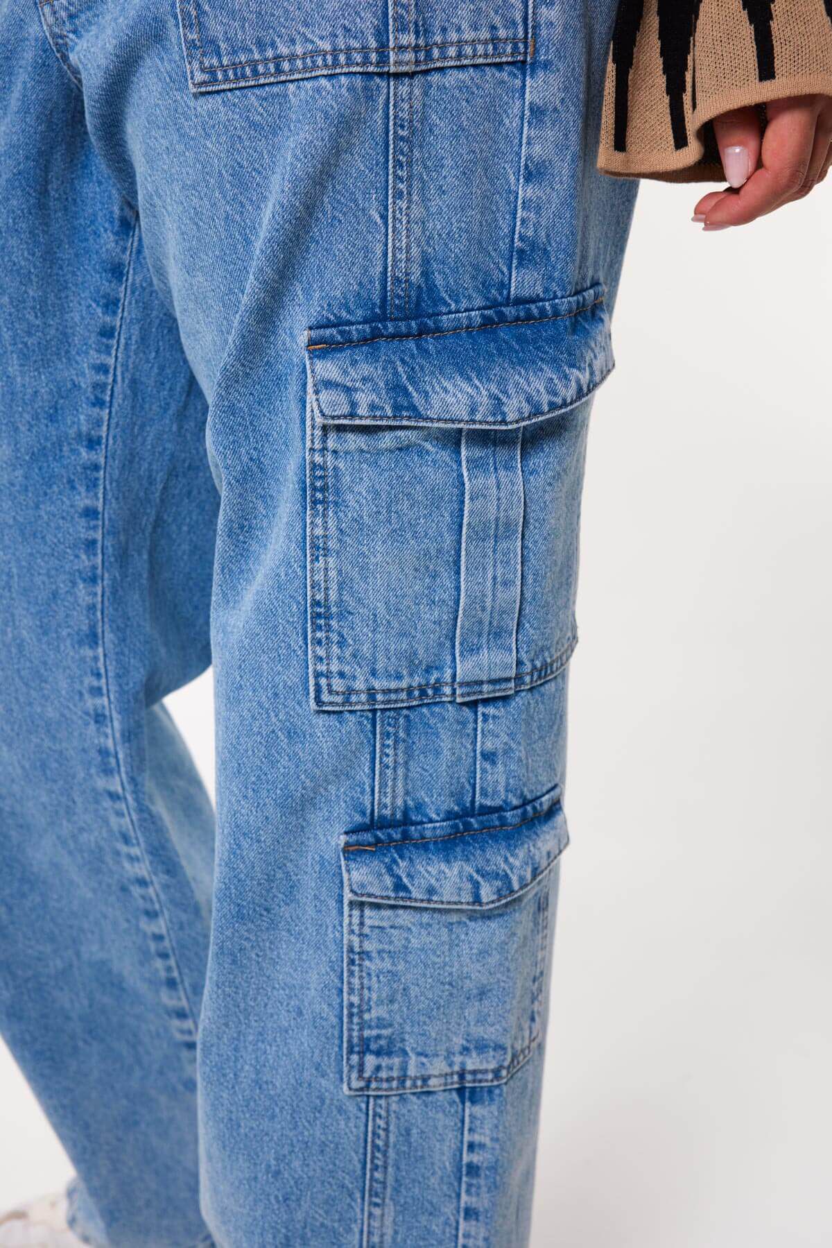Jean cargo en denim image number 5