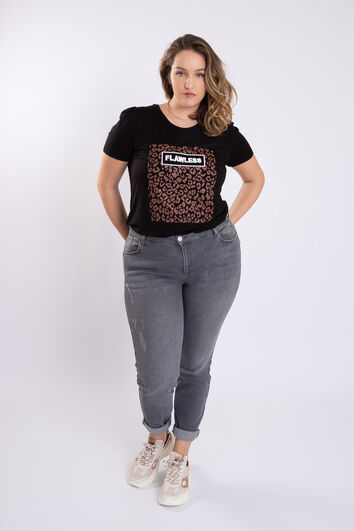 Jeans au d&eacute;cor us&eacute;