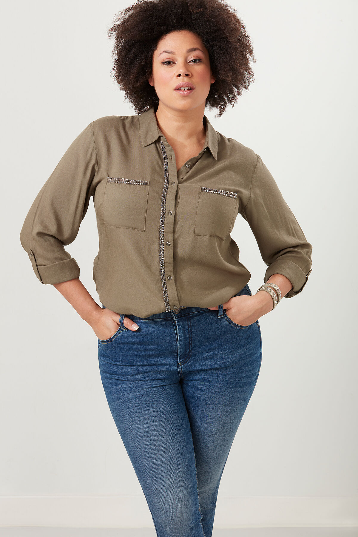 Chemisier avec paillettes et perles image number 4