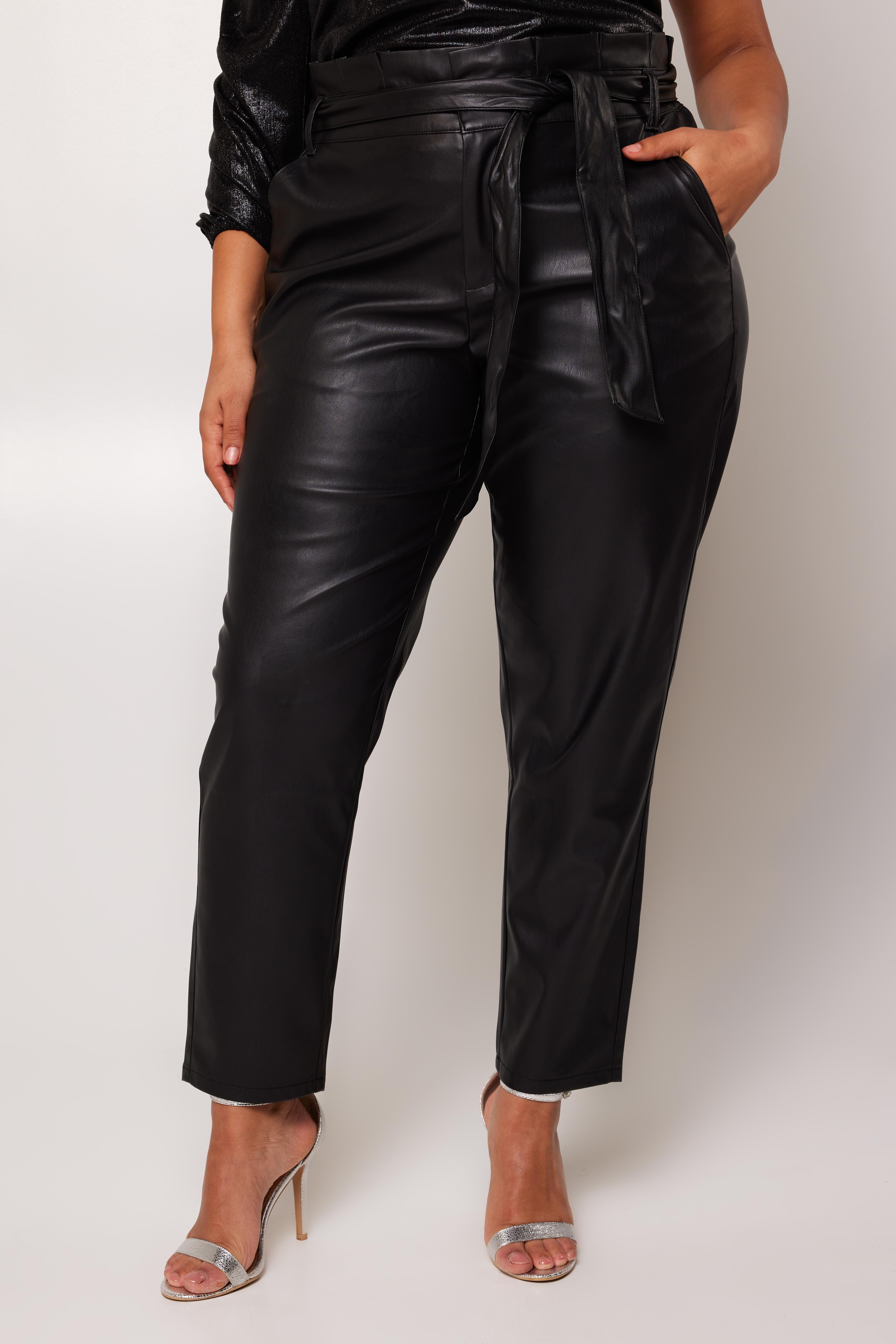 Pantalon en simili-cuir avec ceinture image number 6