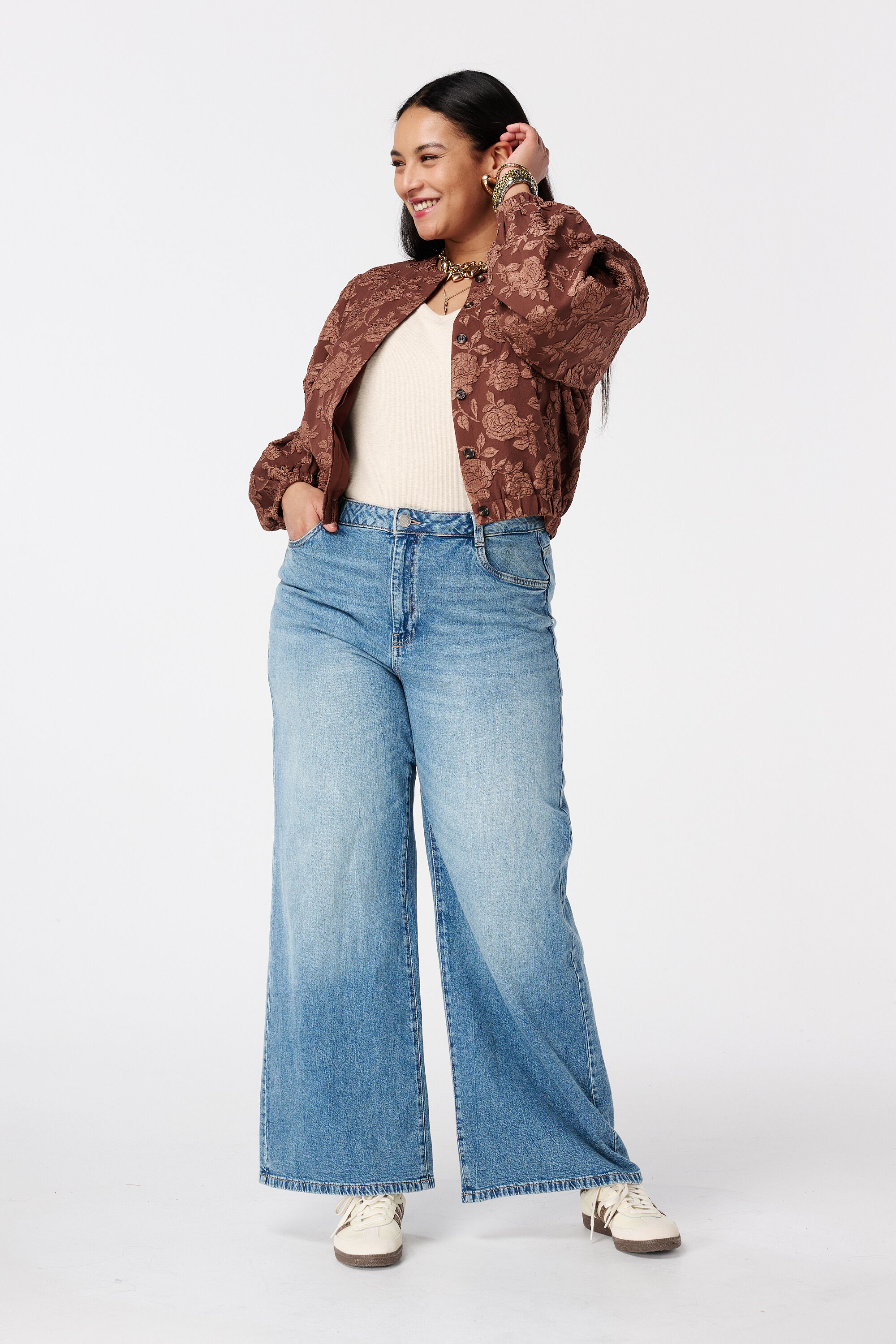 Bomber avec imprim&eacute; fleurs 3D image number 5