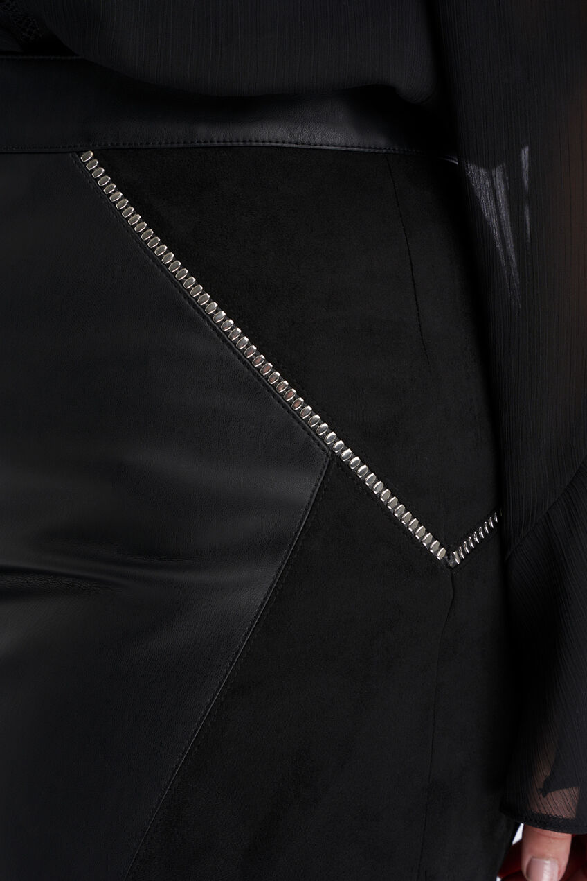 Jupe aux d&eacute;cors clou&eacute;s image number 4