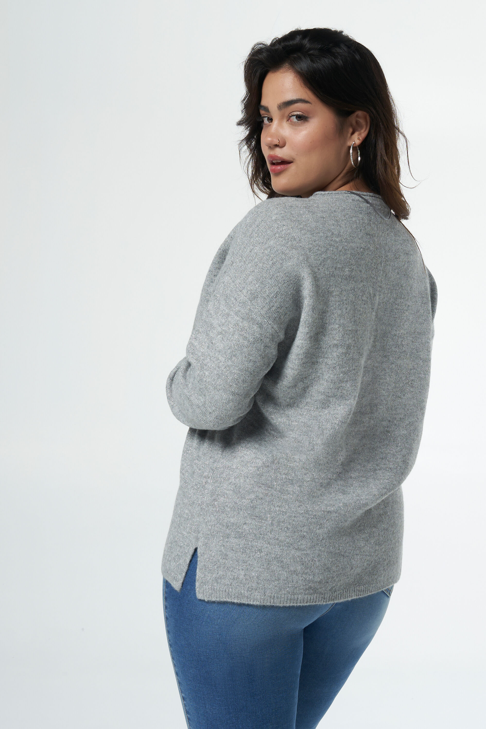 Pull avec d&eacute;tails &agrave; paillettes image number 3