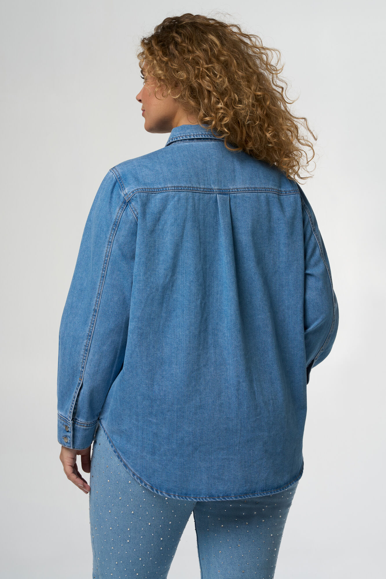 Blouse en jean avec pierres image number 3