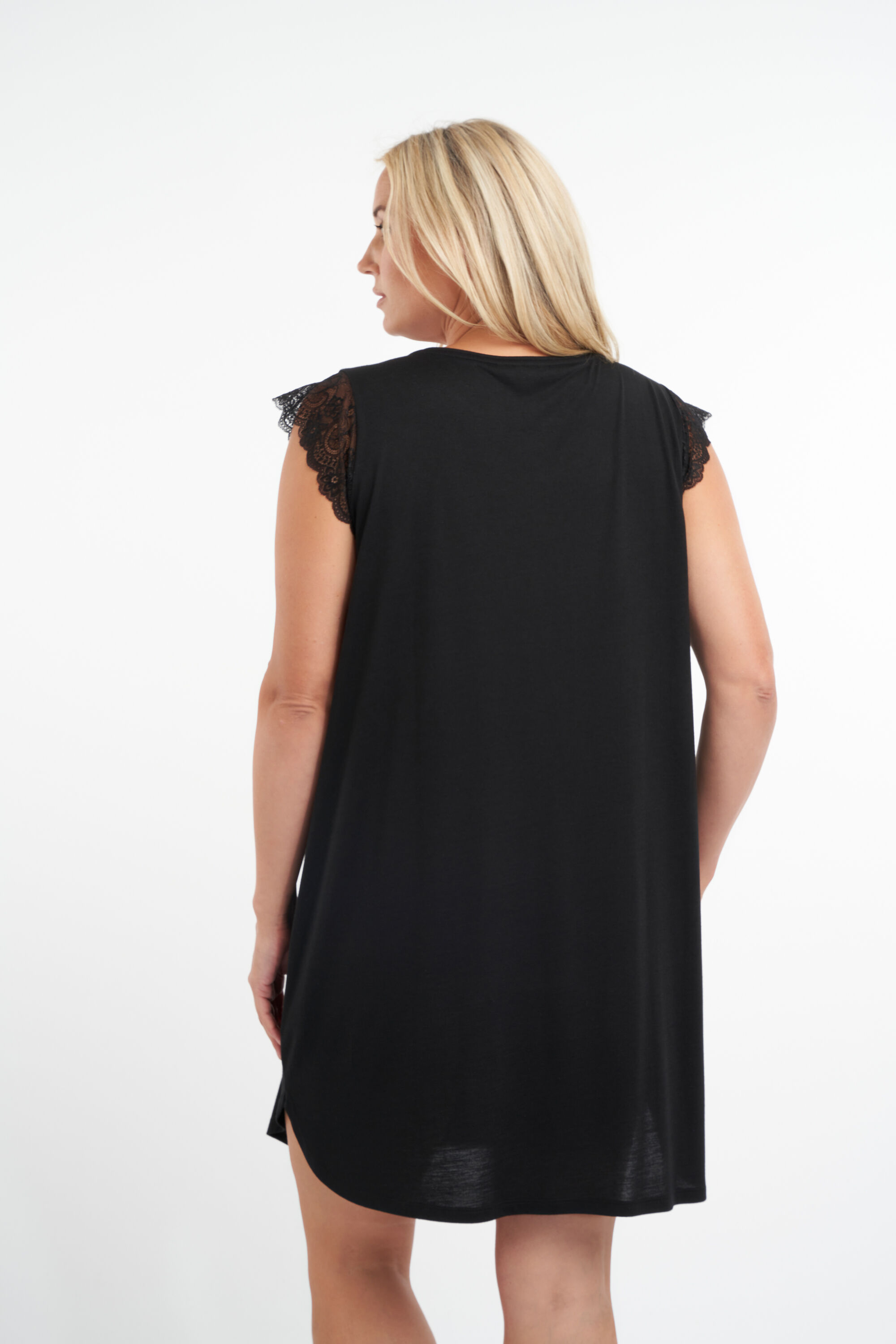 Chemise de nuit &agrave; dentelle image number 4