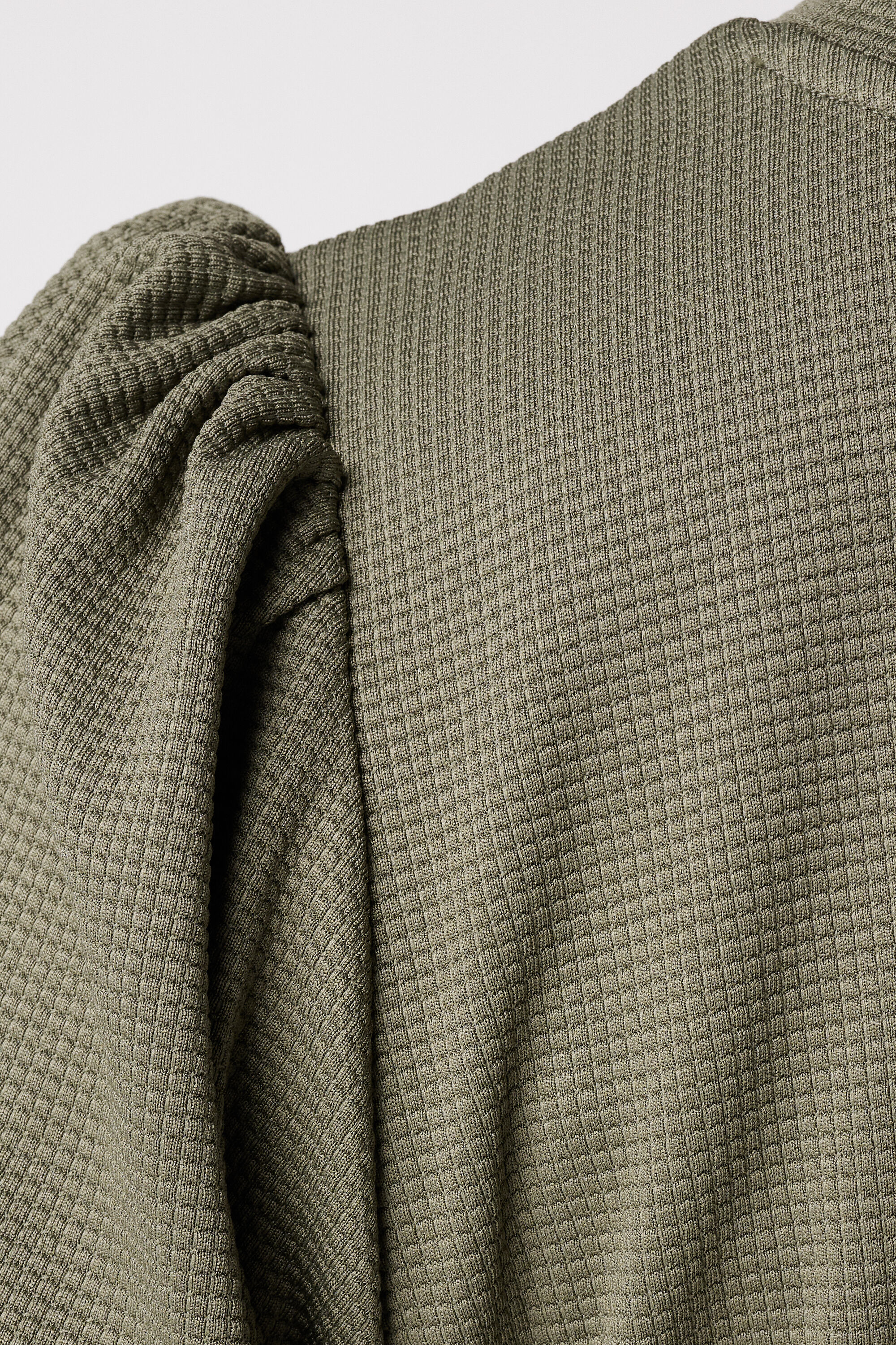 Top &agrave; manches bouffantes image number 6