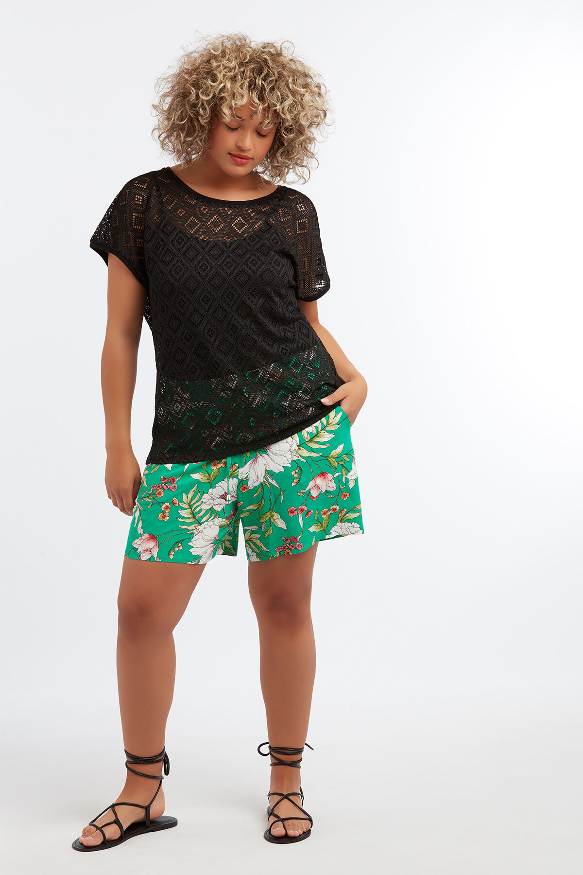 Haut ajour&eacute; aux bretelles crois&eacute;es image number 3