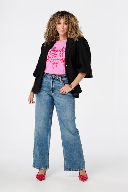 Jean à jambes évasées avec ceinture Jean à jambes évasées avec ceinture