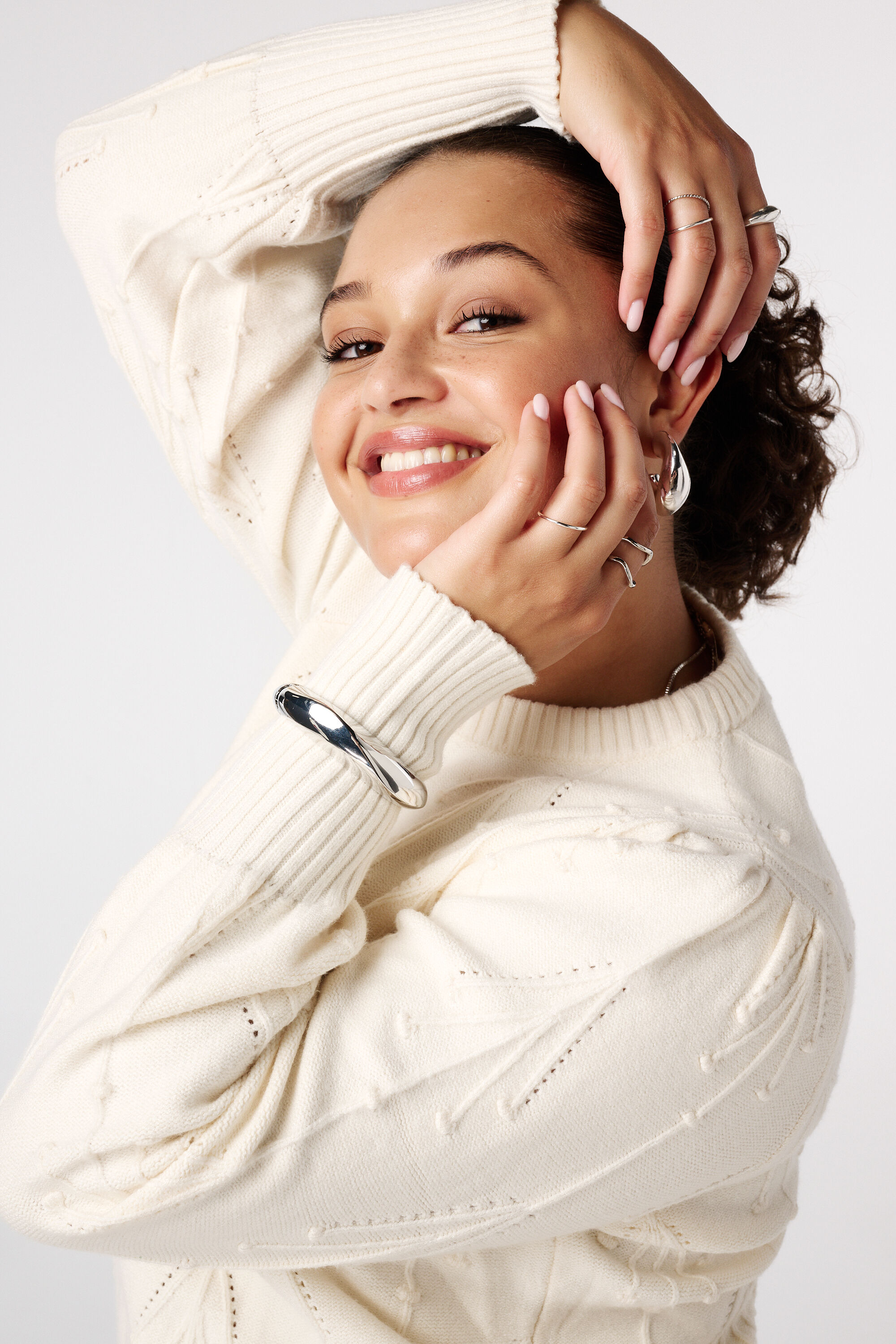 Pull avec imprim&eacute; brod&eacute; image number 4