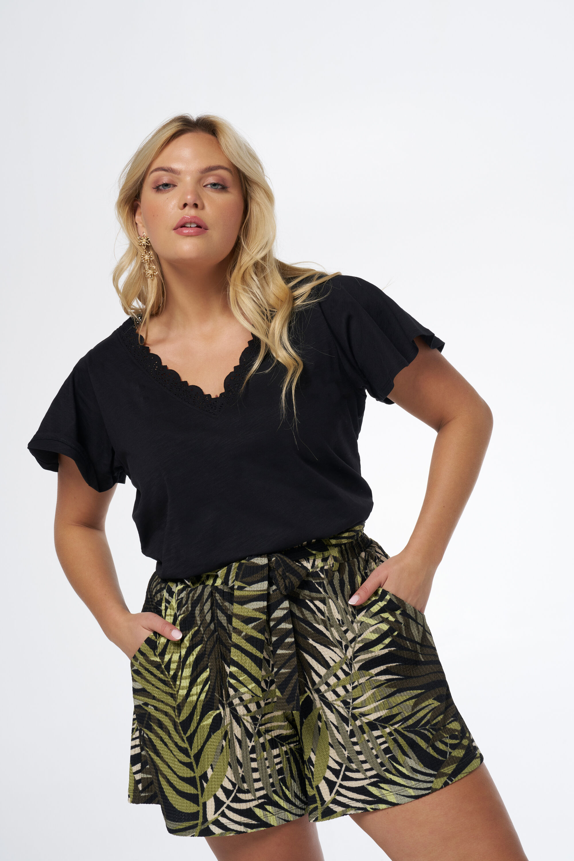 T-shirt avec des d&eacute;tails brod&eacute;s image number 0