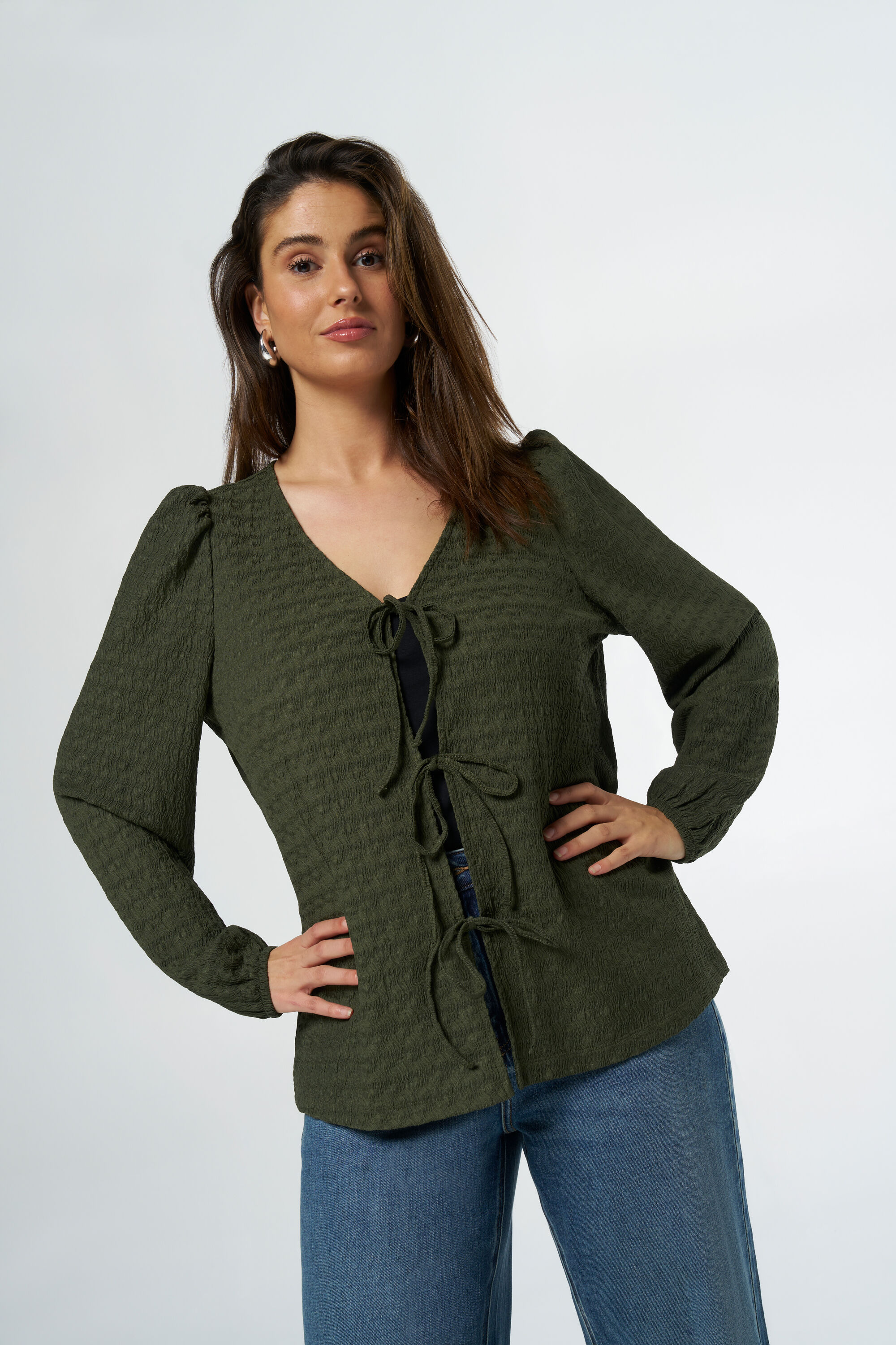 Haut avec n&oelig;uds fantaisie image number 5