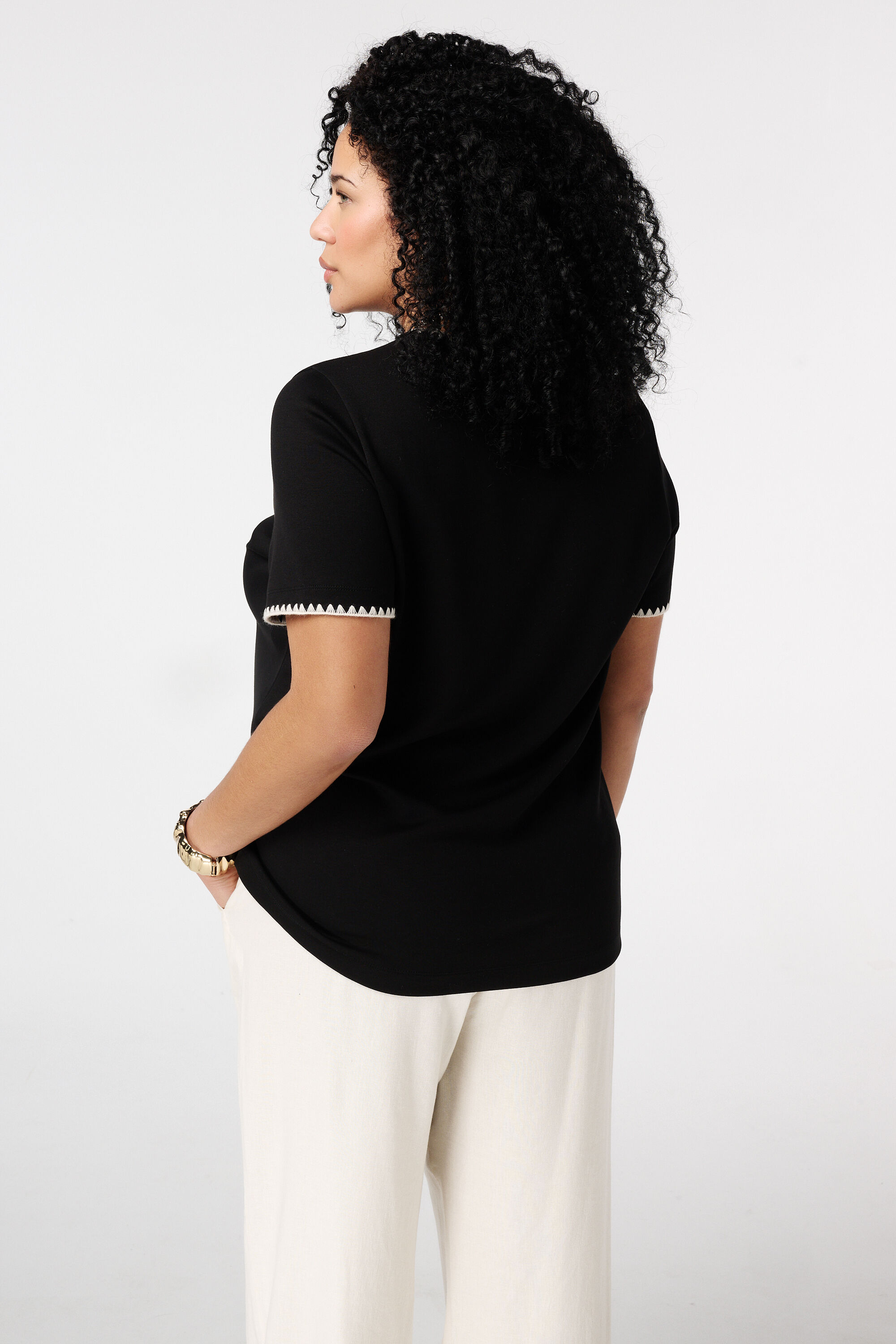 T-shirt avec finitions d&eacute;coratives image number 3