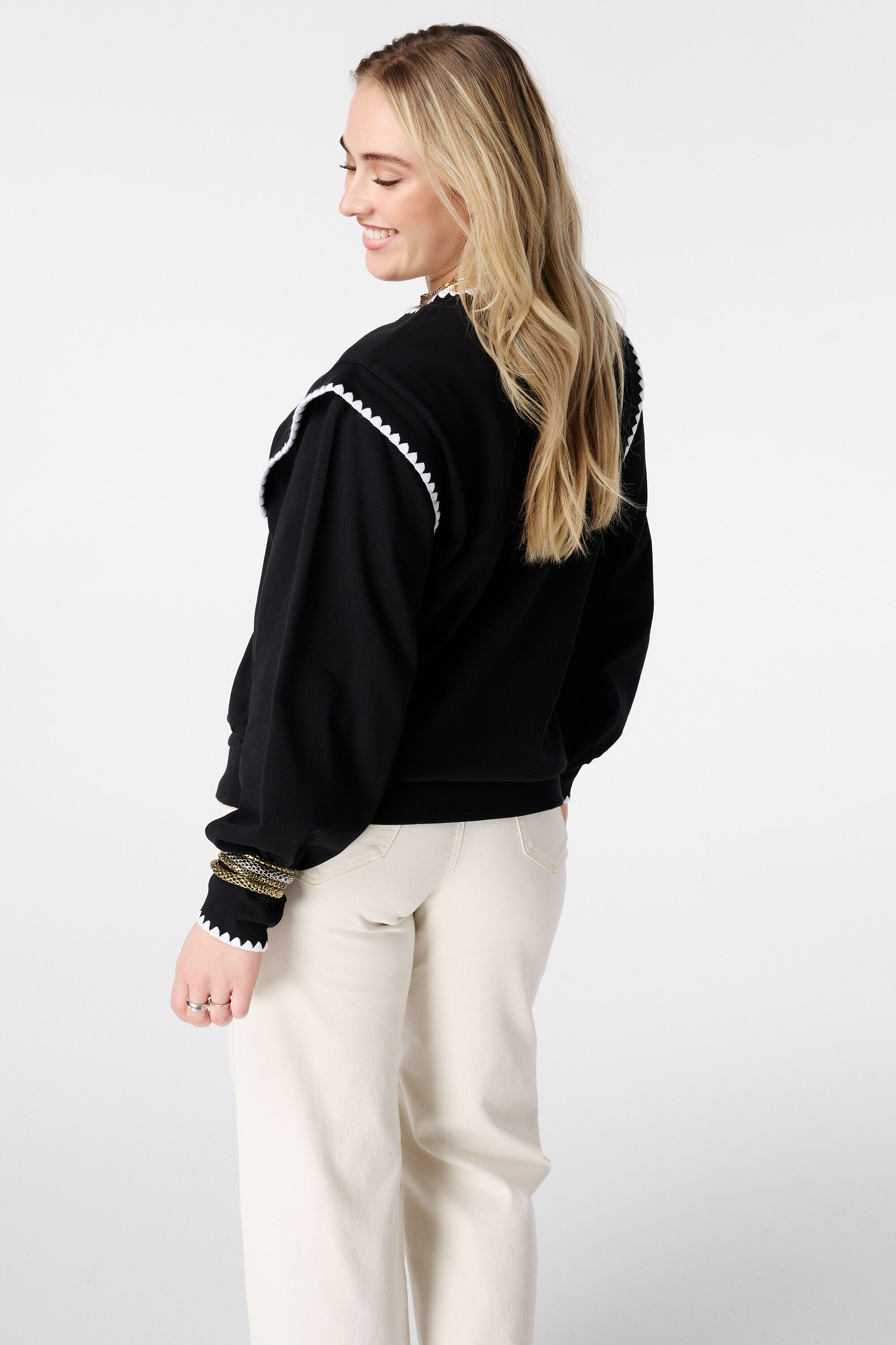 Pull &agrave; bords contrast&eacute;s image number 3