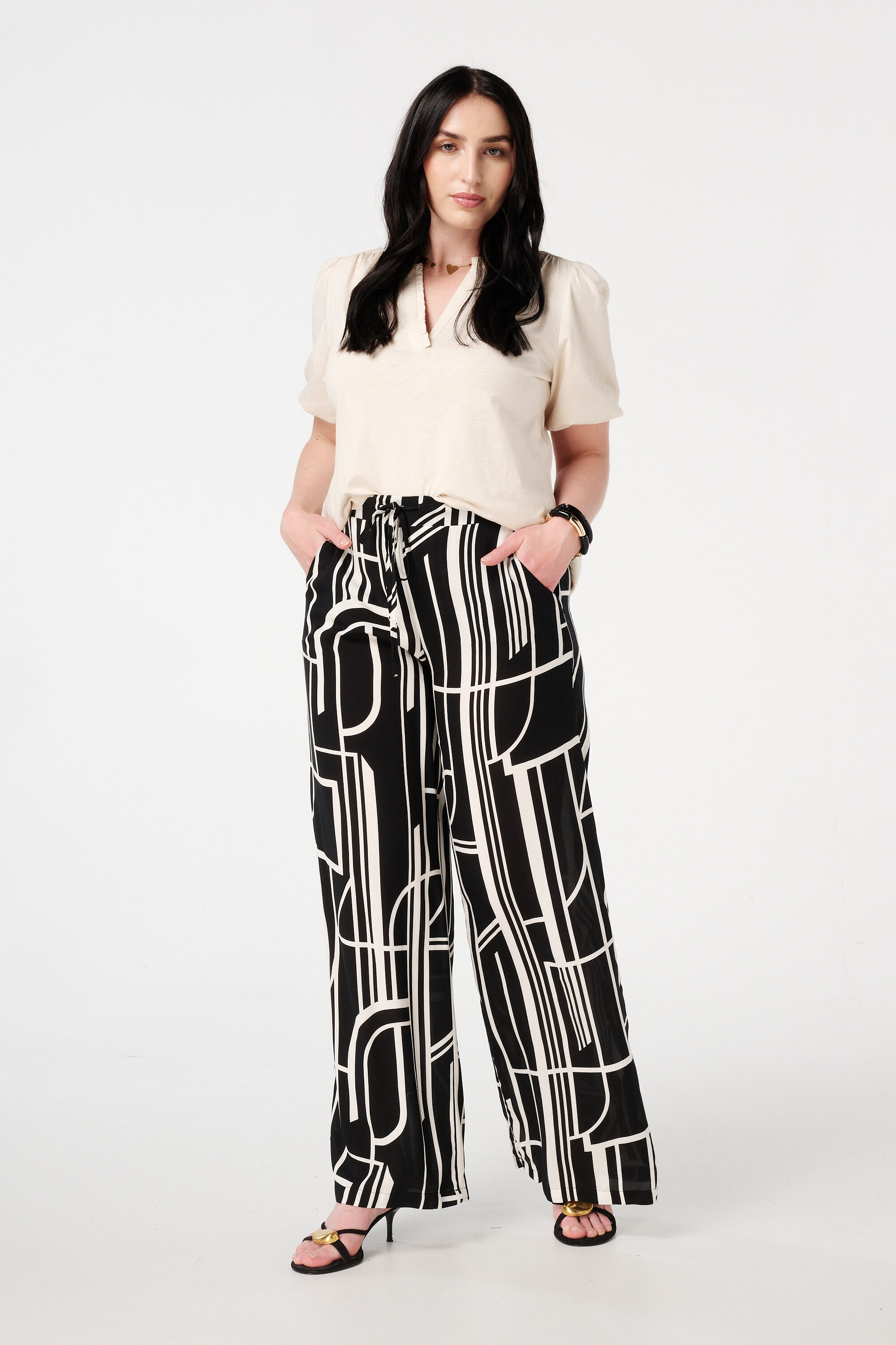 Haut avec col en V &agrave; volants image number 5