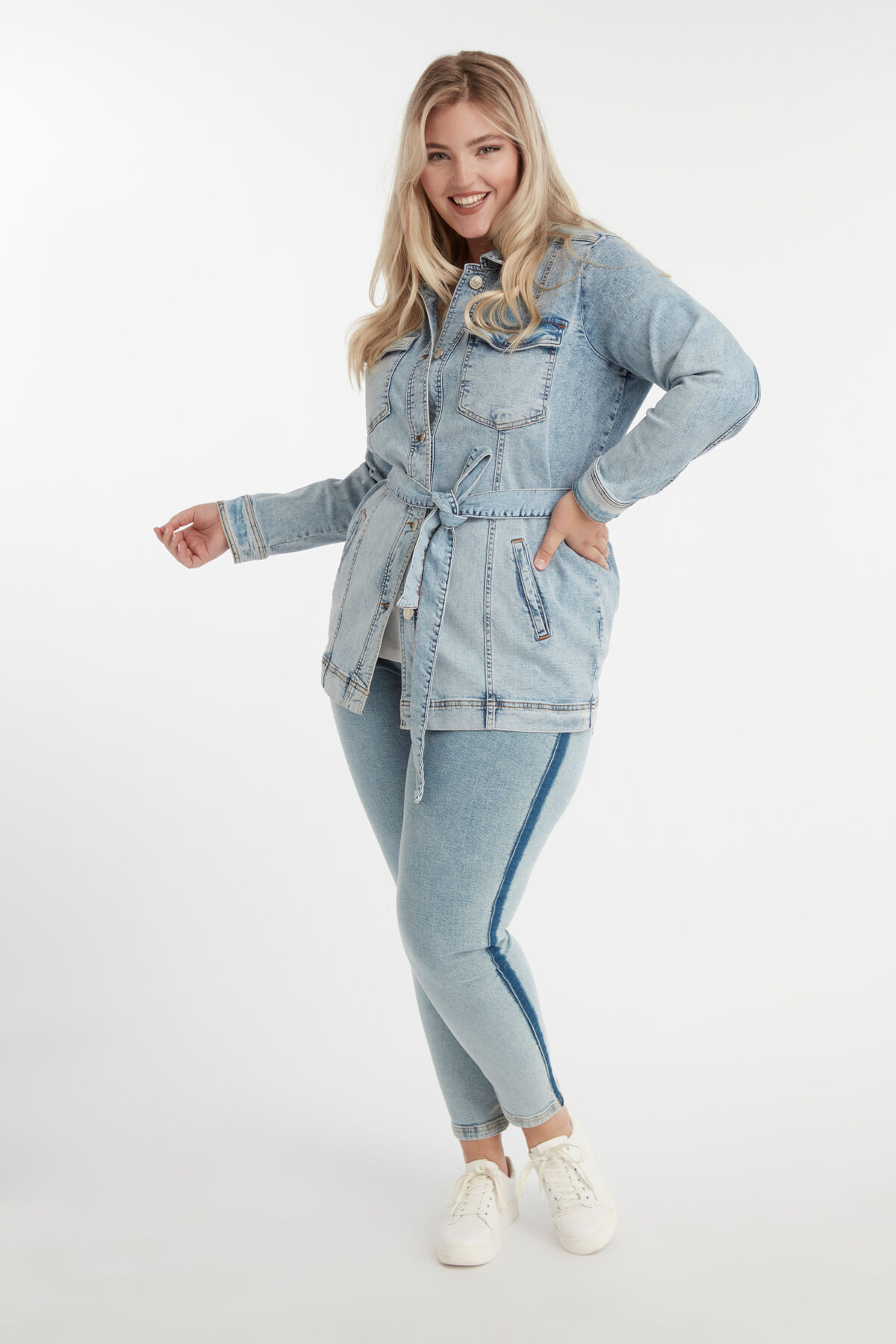 Veste en denim longue avec ceinture image number 3