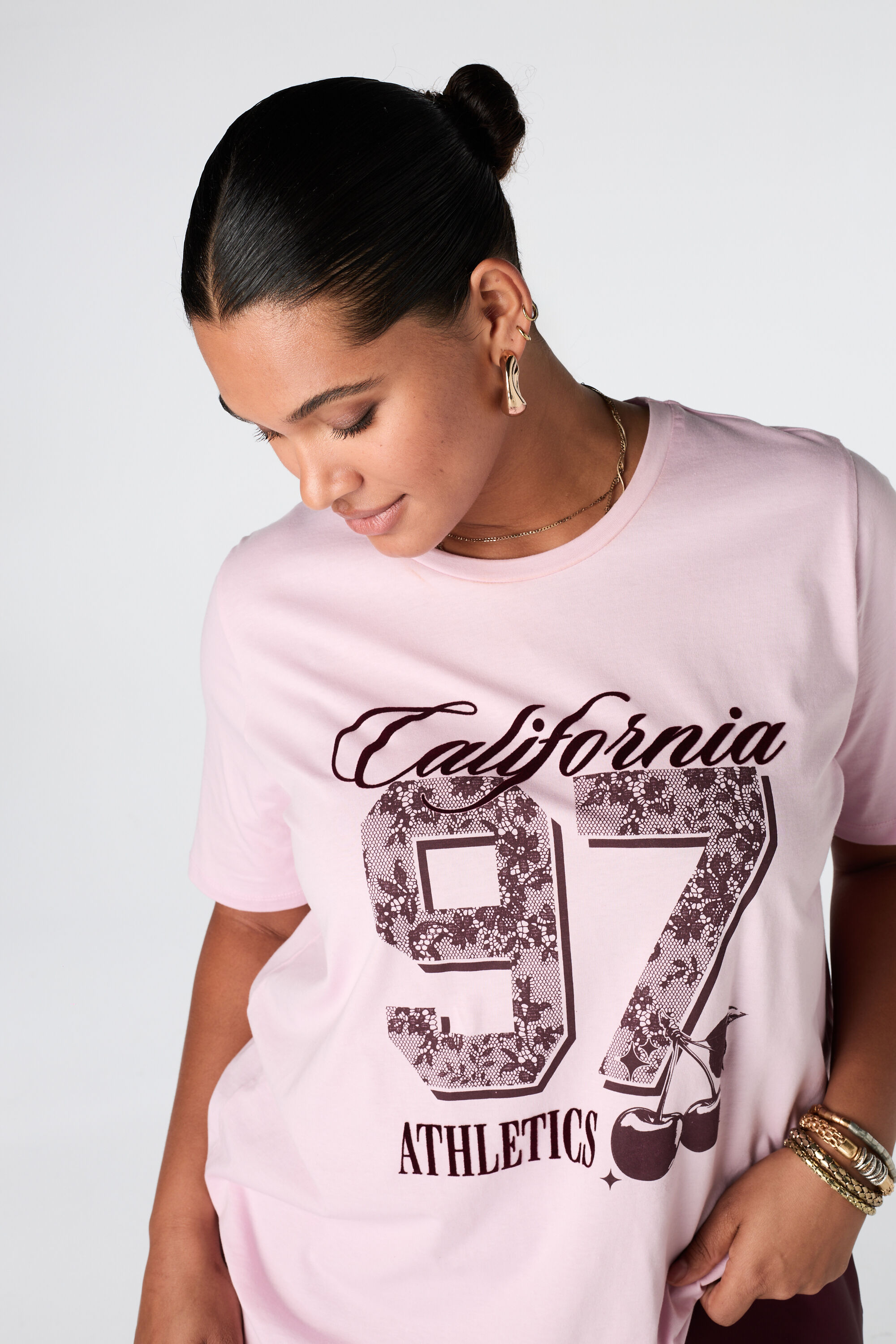 T shirt avec illustration en dentelle image number 4