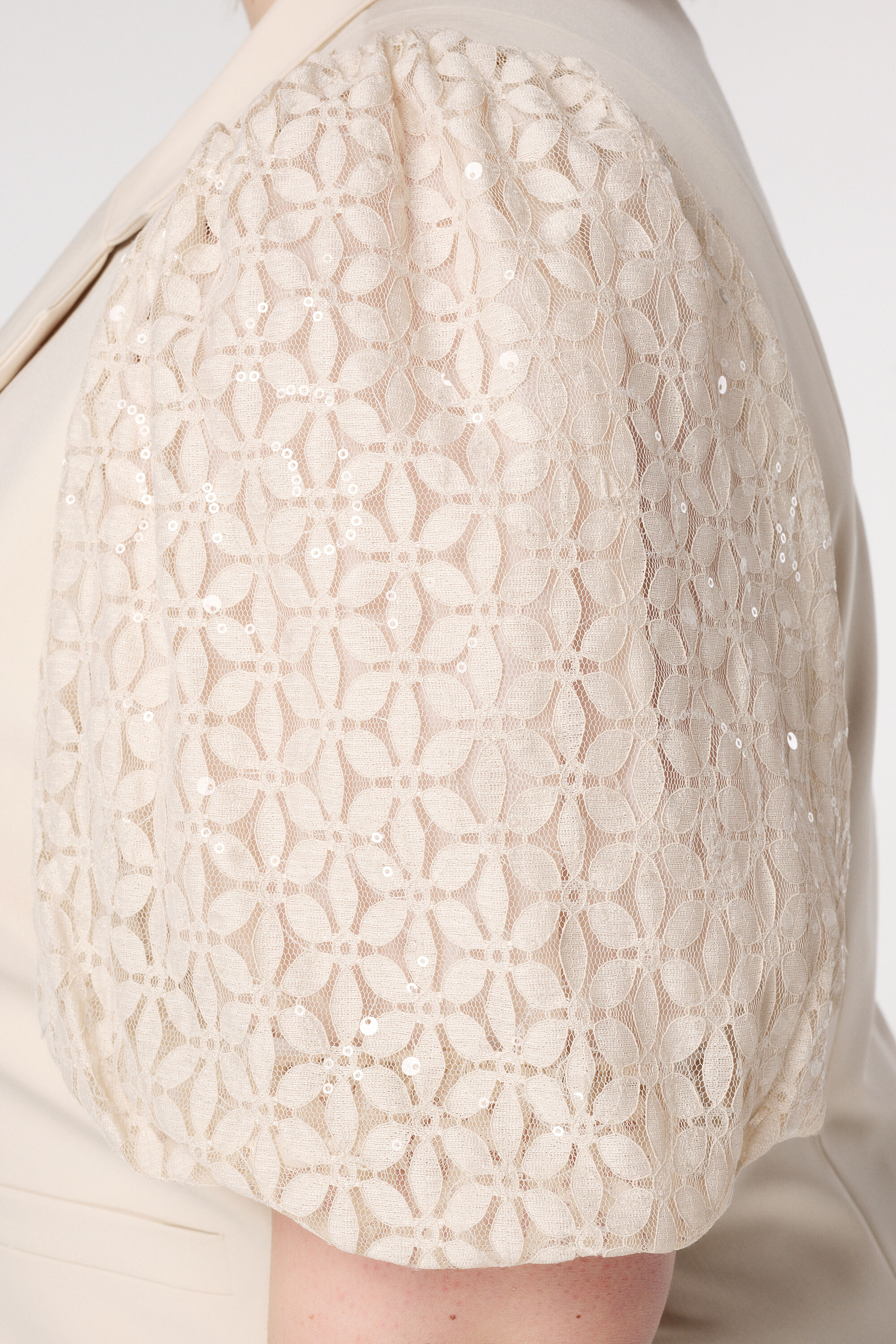 Blazer avec manches bouffantes en dentelle image number 6