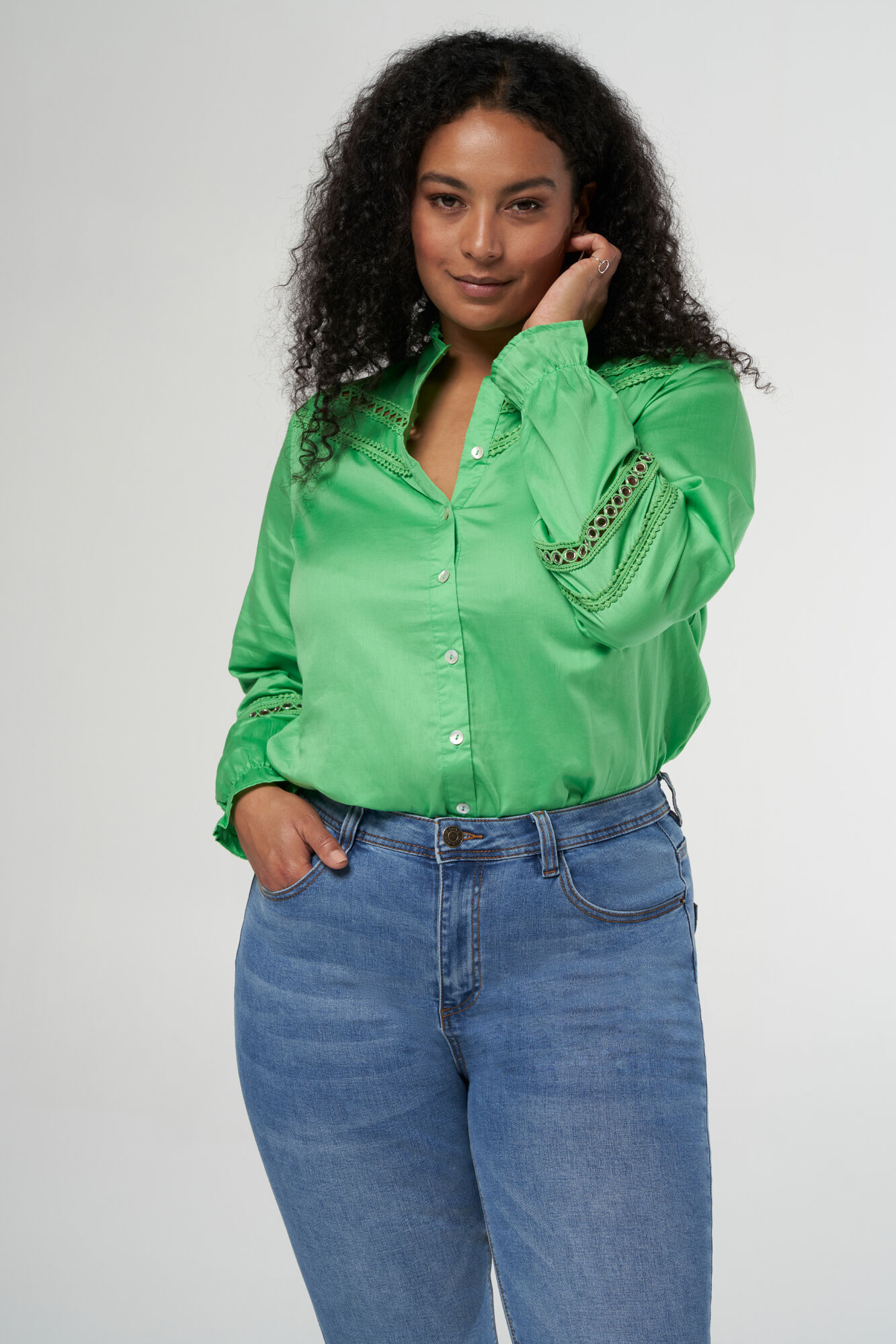 Chemisier avec d&eacute;tails et col montant image number 6