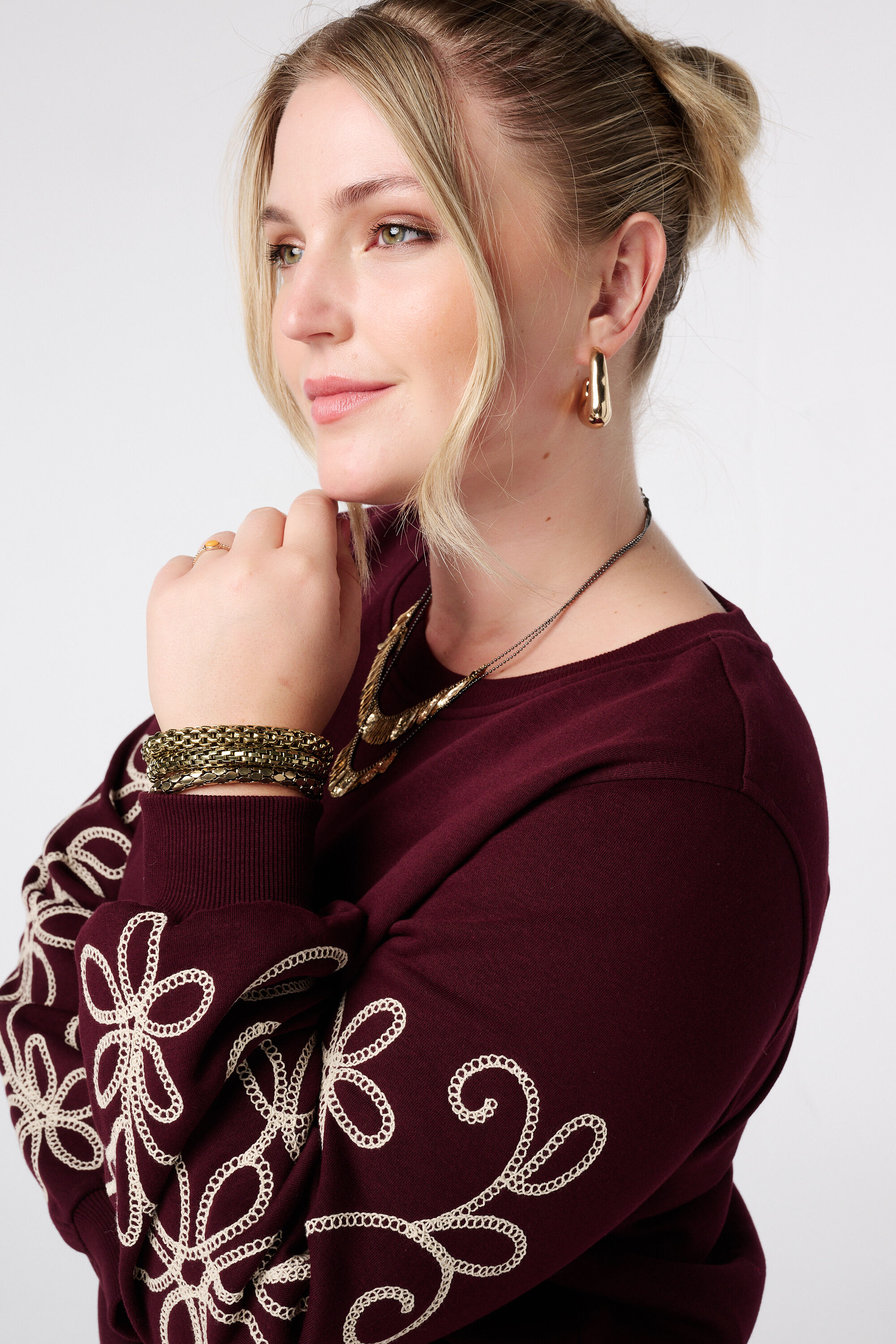 Pull avec d&eacute;tails brod&eacute;s image number 4