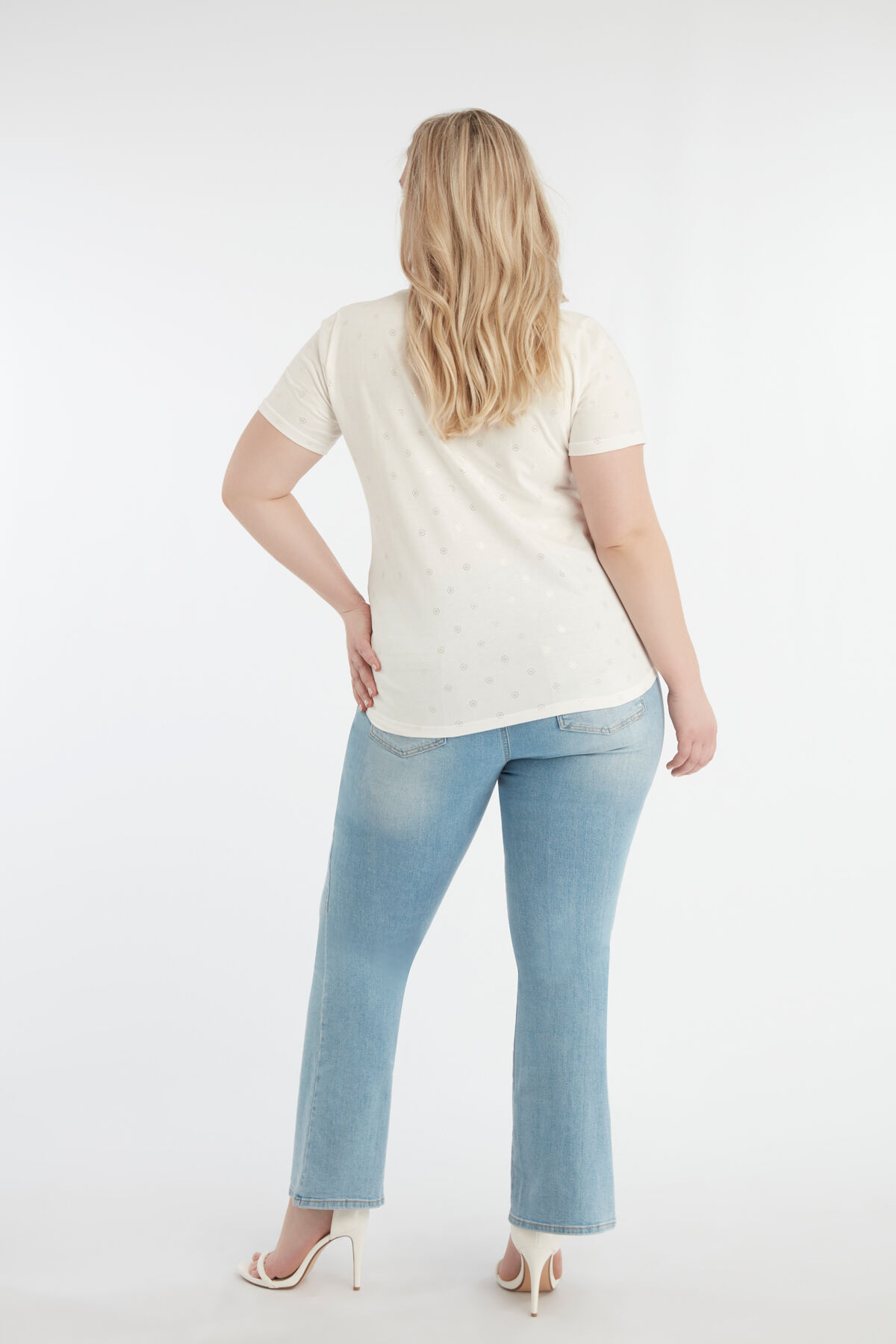 T-shirt &eacute;cru avec imprim&eacute; m&eacute;tallis&eacute; image number 4