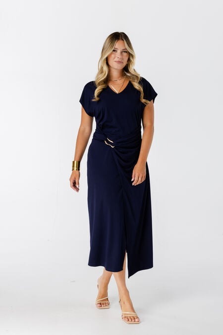 Robe portefeuille avec détail doré Robe portefeuille avec détail doré