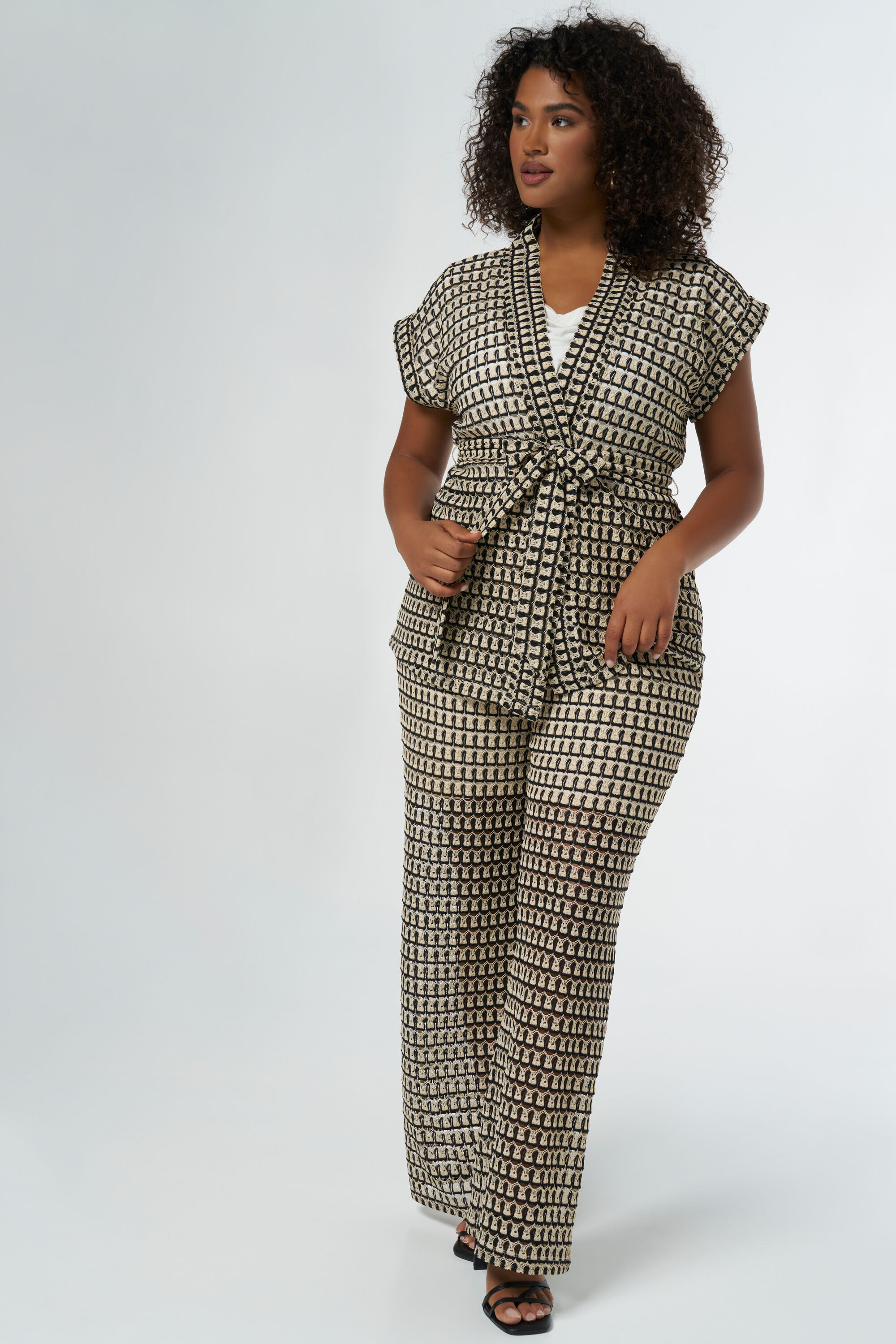 Gilet crochet&eacute; avec ceinture image number 5