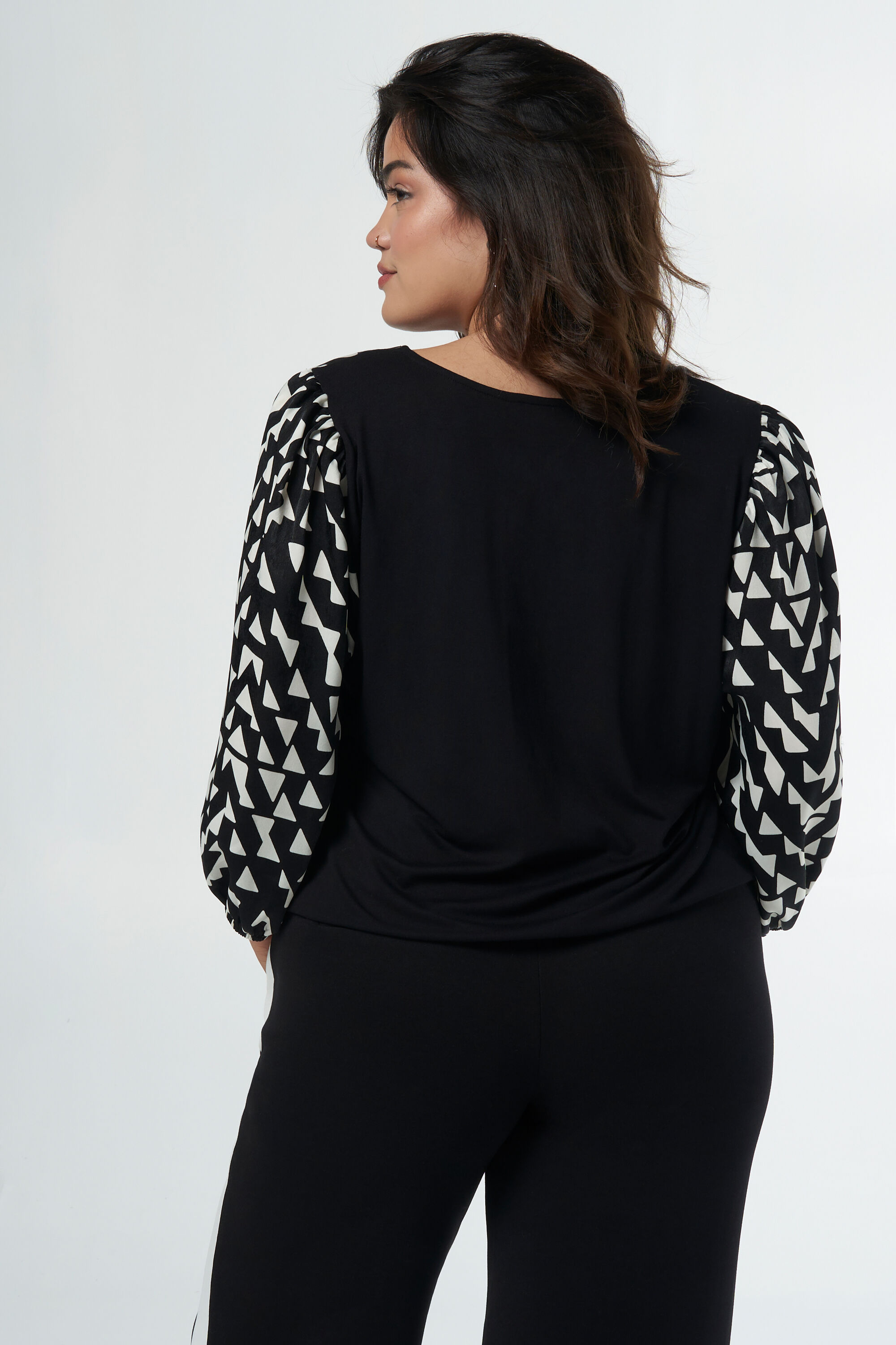 Haut avec aspect satin&eacute; image number 3