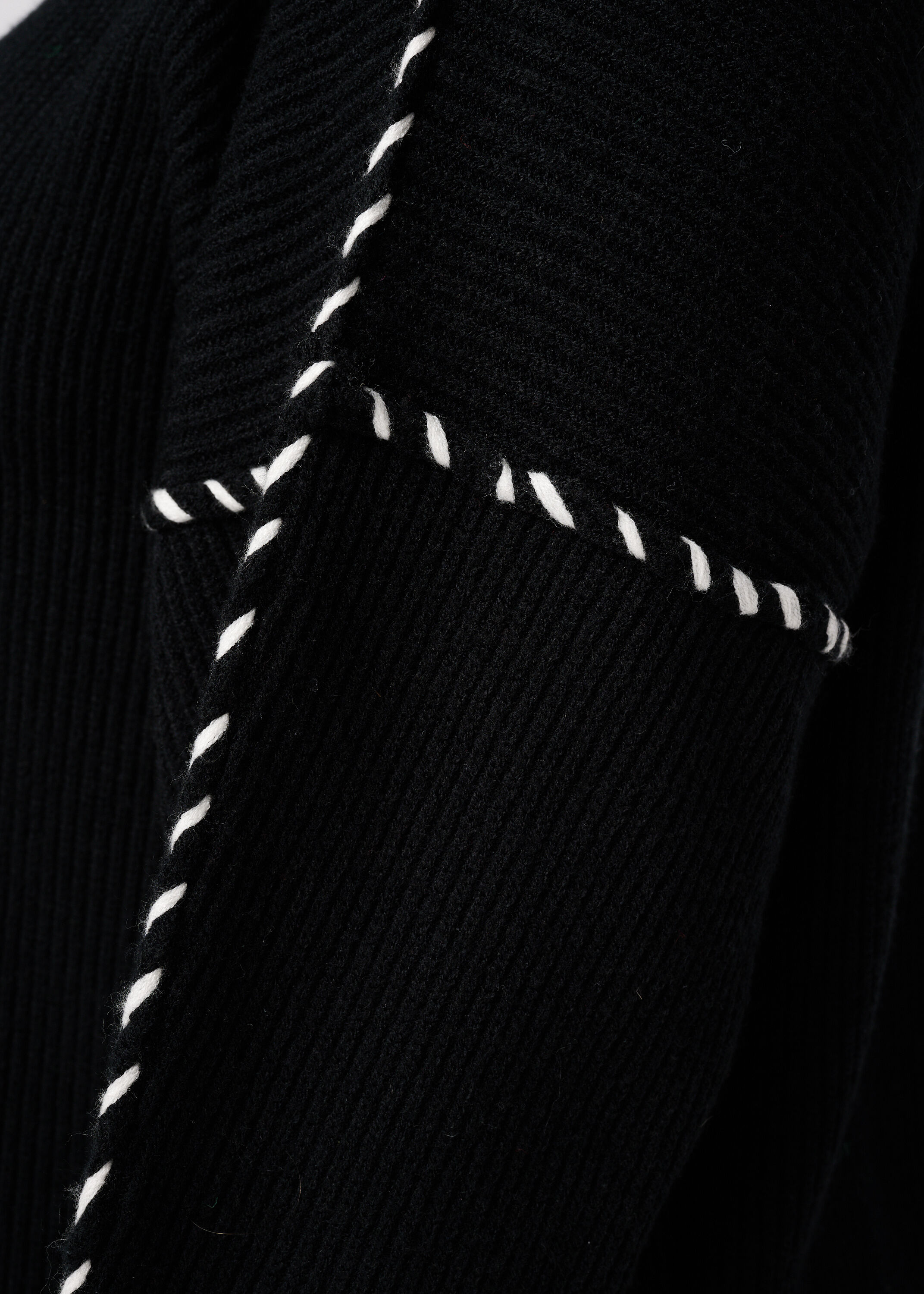 Robe en tricot avec coutures d&eacute;coratives image number 6