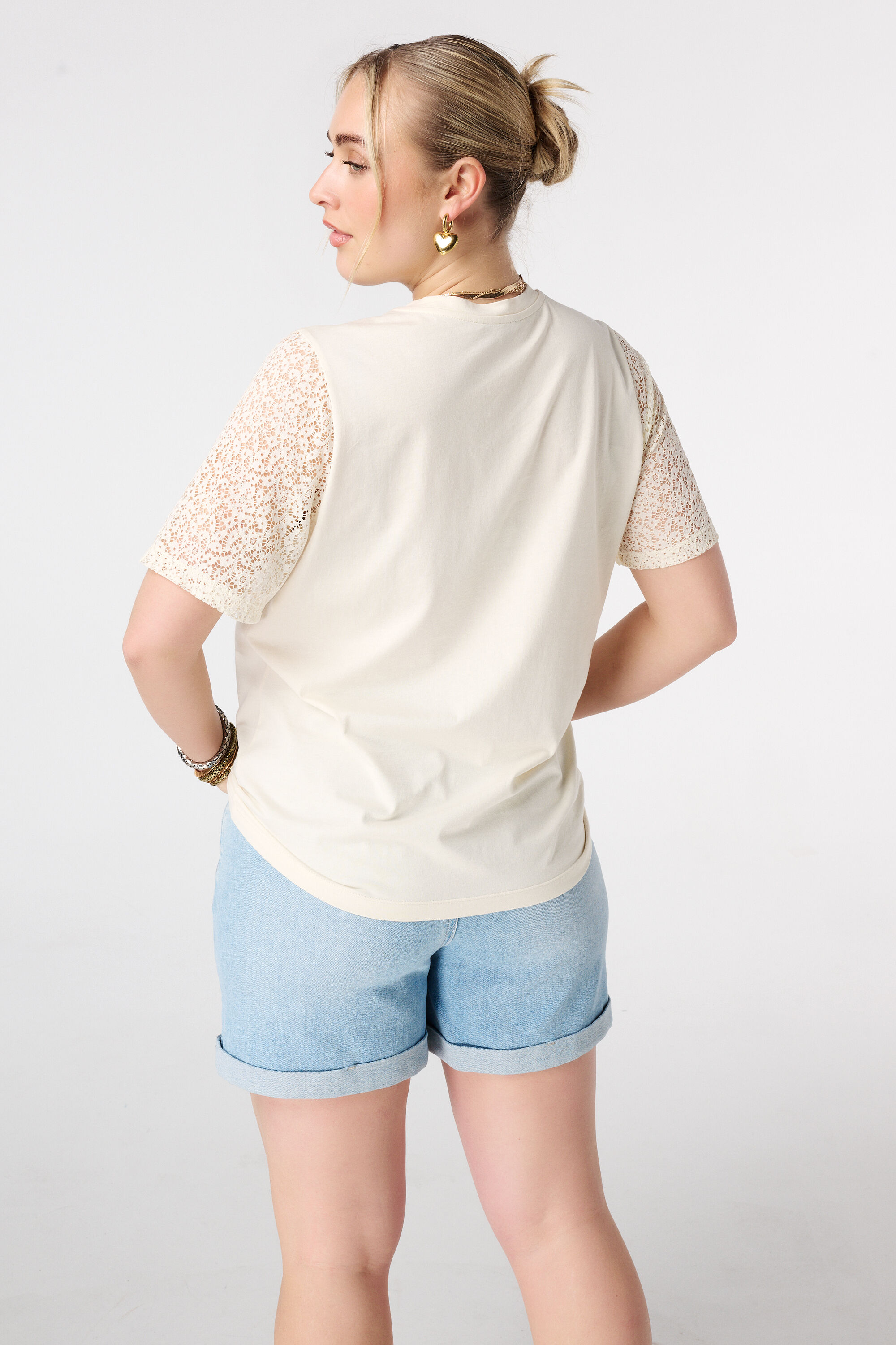 T-shirt avec manches en dentelle image number 3