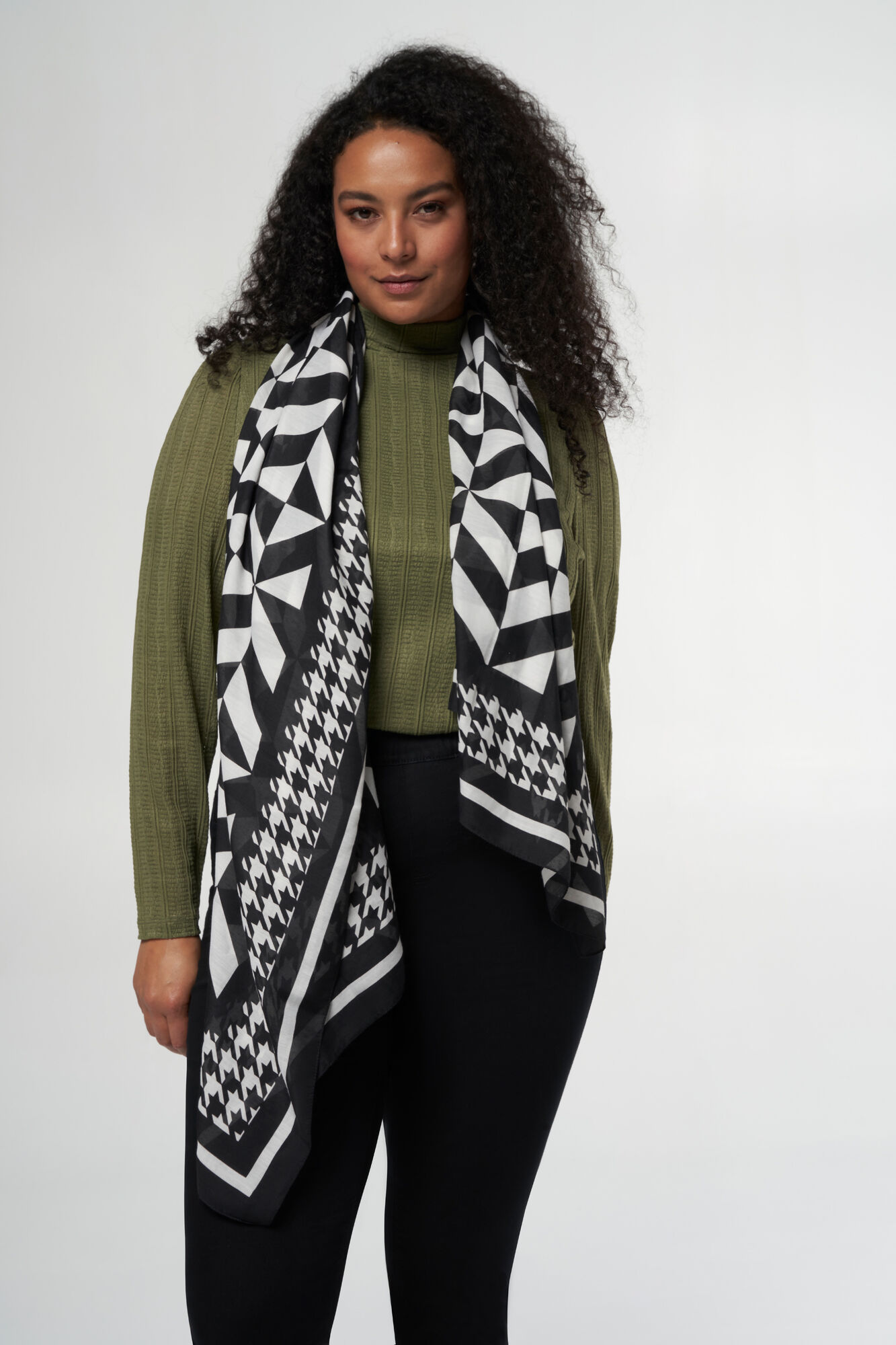 &Eacute;charpe avec imprim&eacute; jacquard image number 3