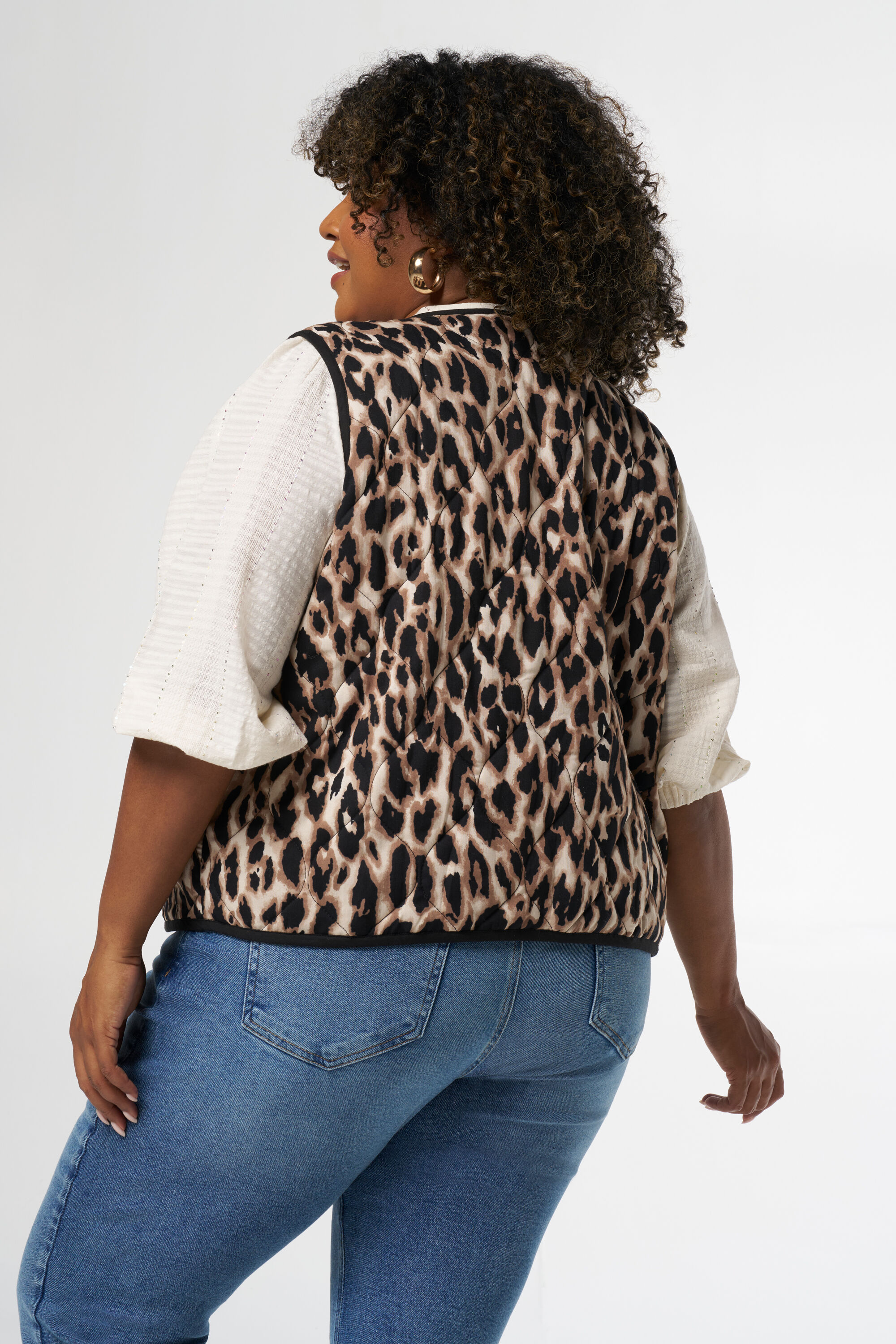 Gilet matelass&eacute; avec imprim&eacute; panth&egrave;re image number 4