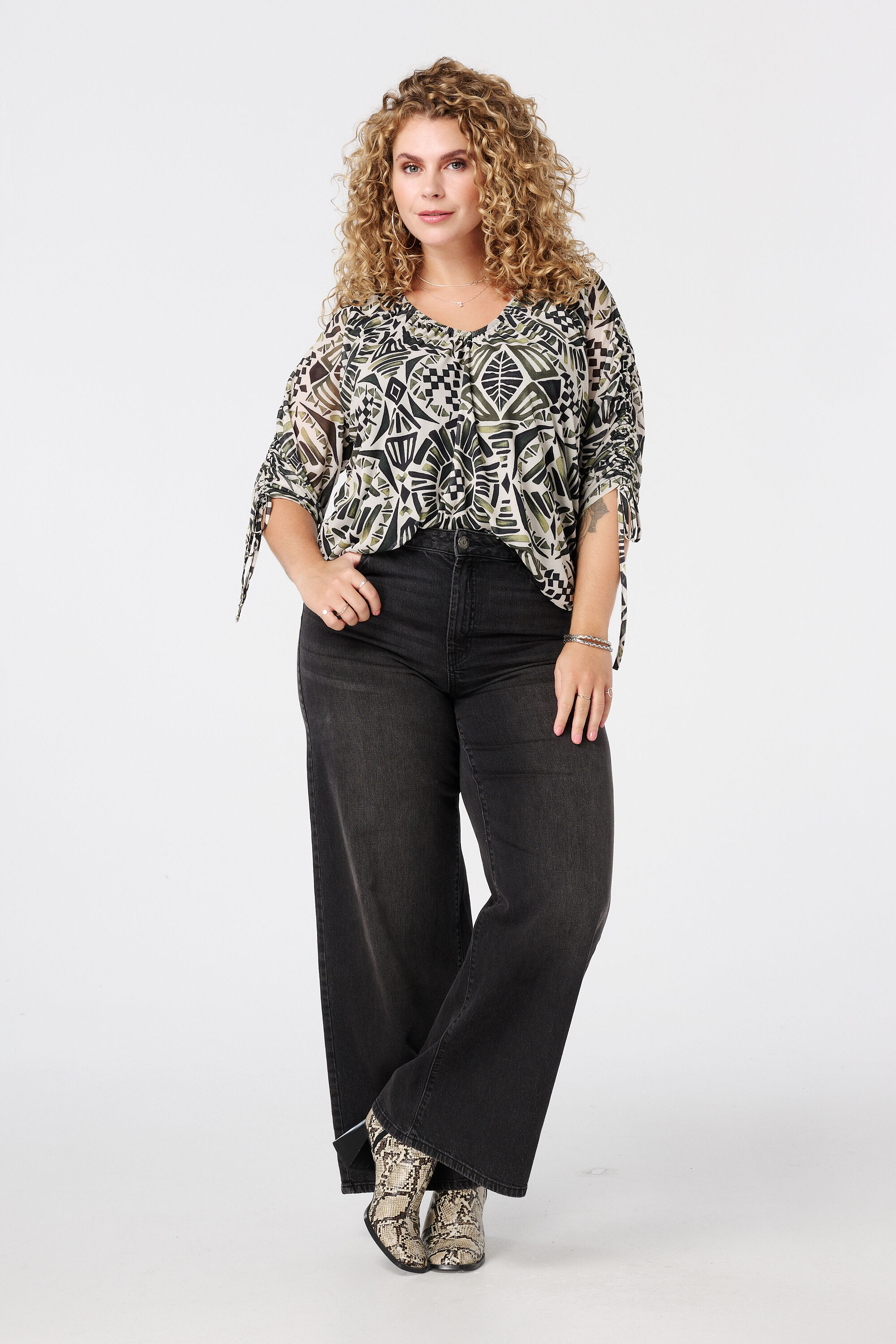 Blouse imprim&eacute;e &agrave; manches coulissantes image number 5