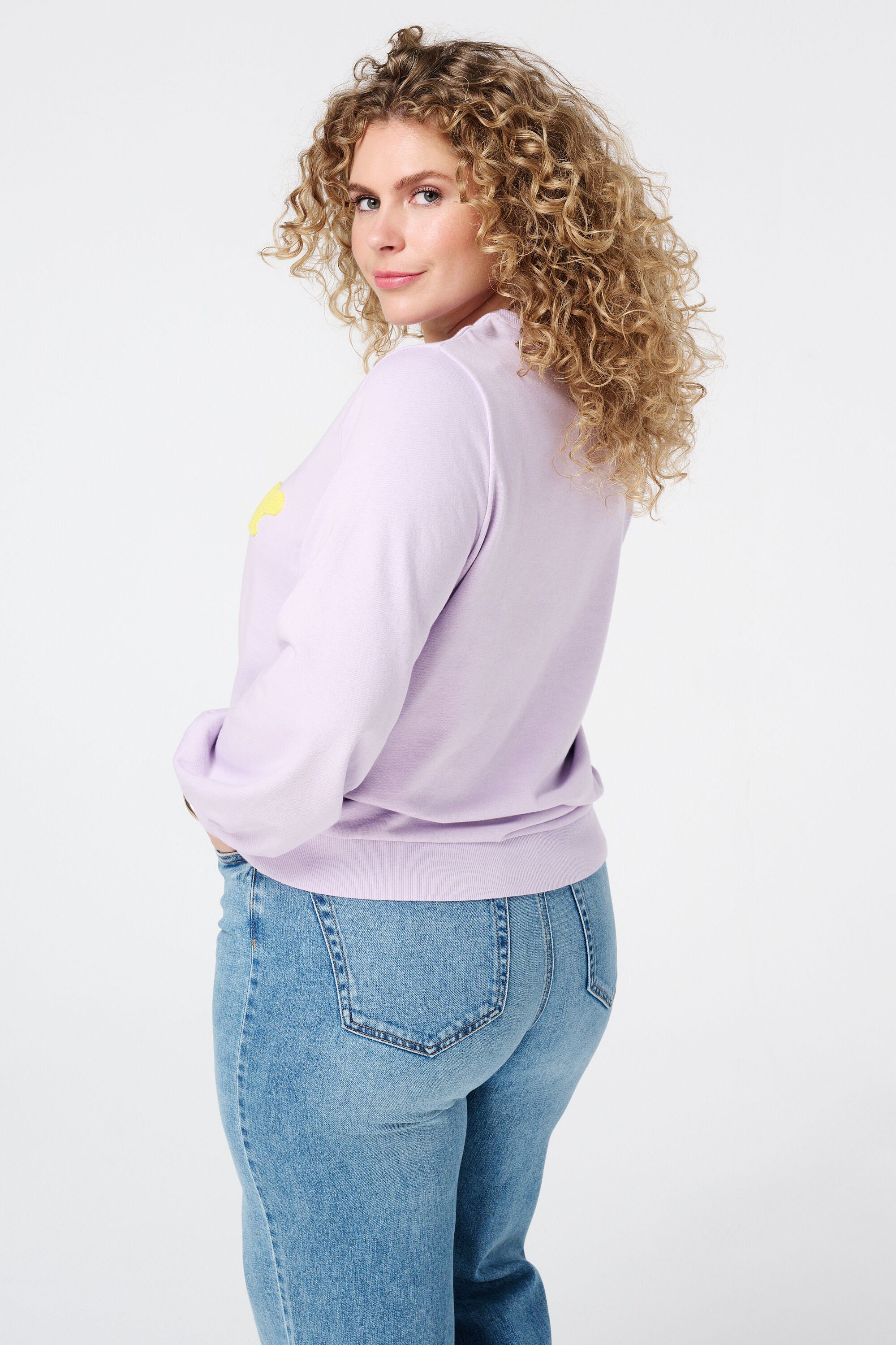 Pull avec inscription image number 3