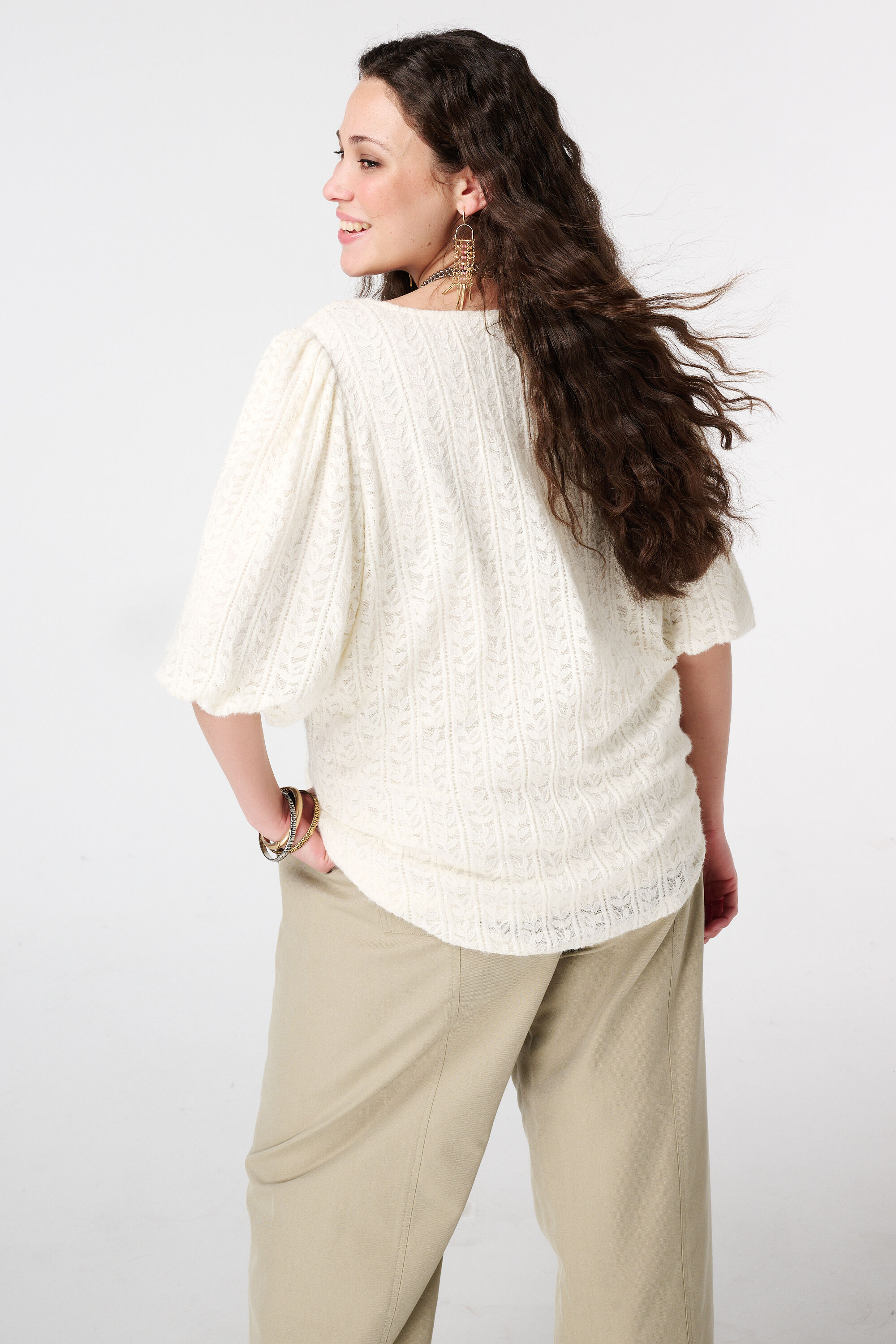 Top en dentelle avec manches bouffantes image number 3