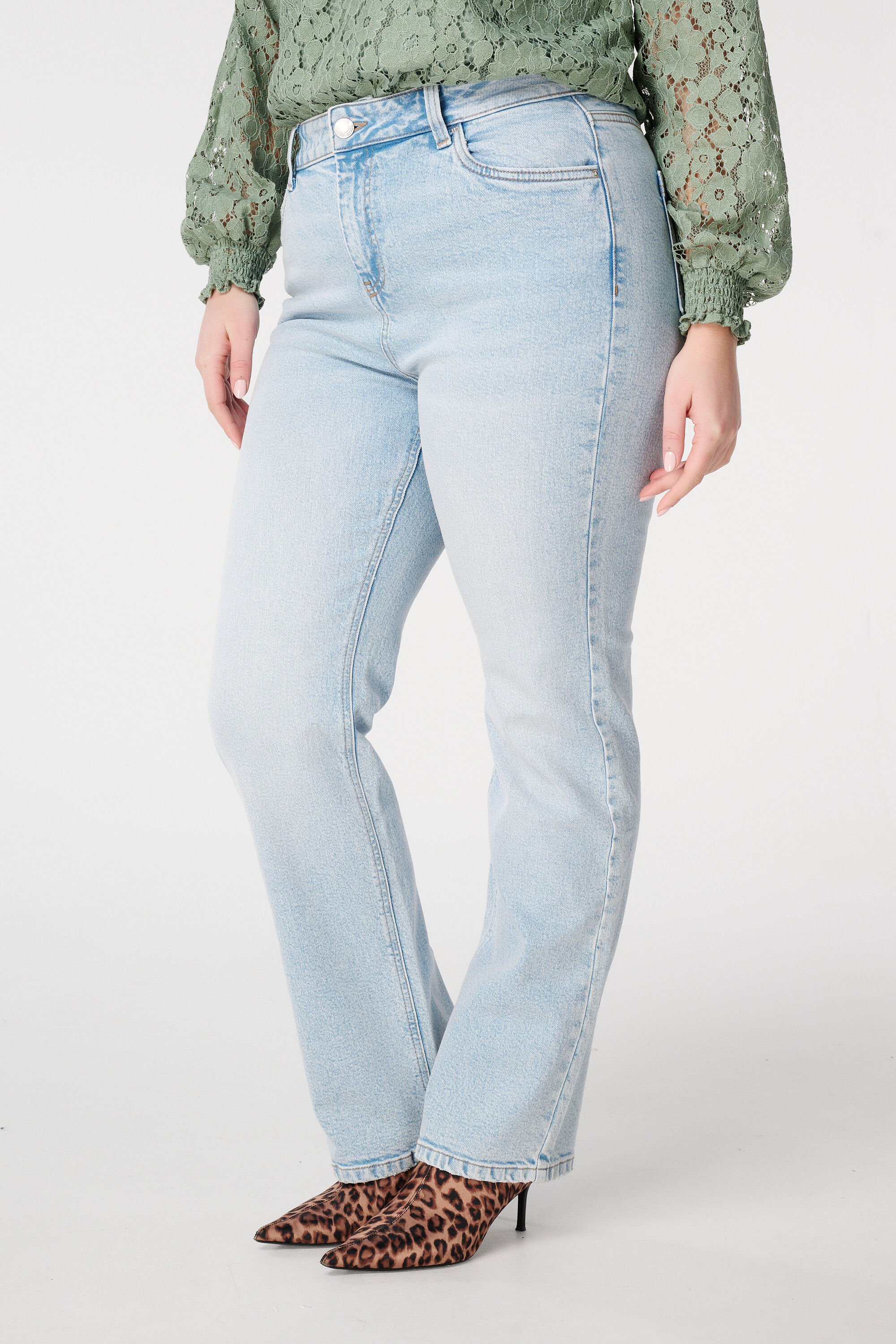 Jean &agrave; jambes droites ample image number 5