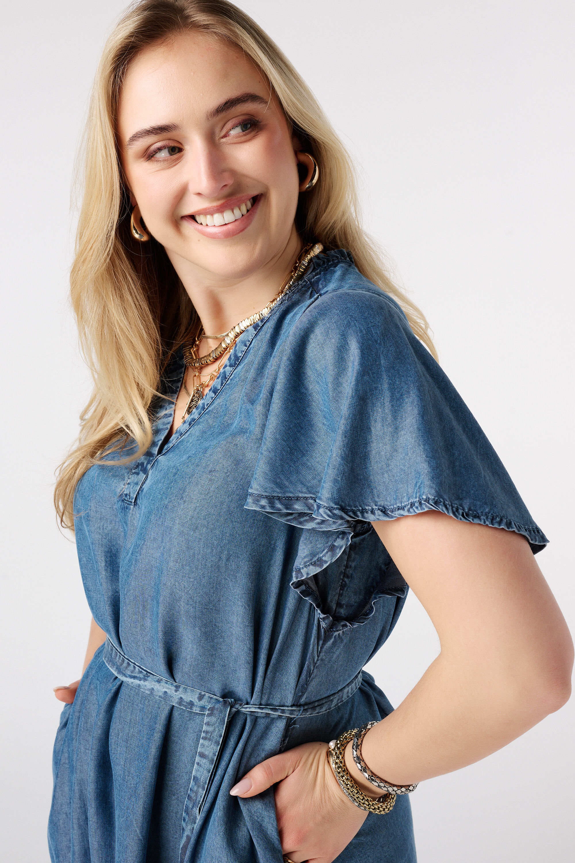 Robe en denim avec ceinture image number 4