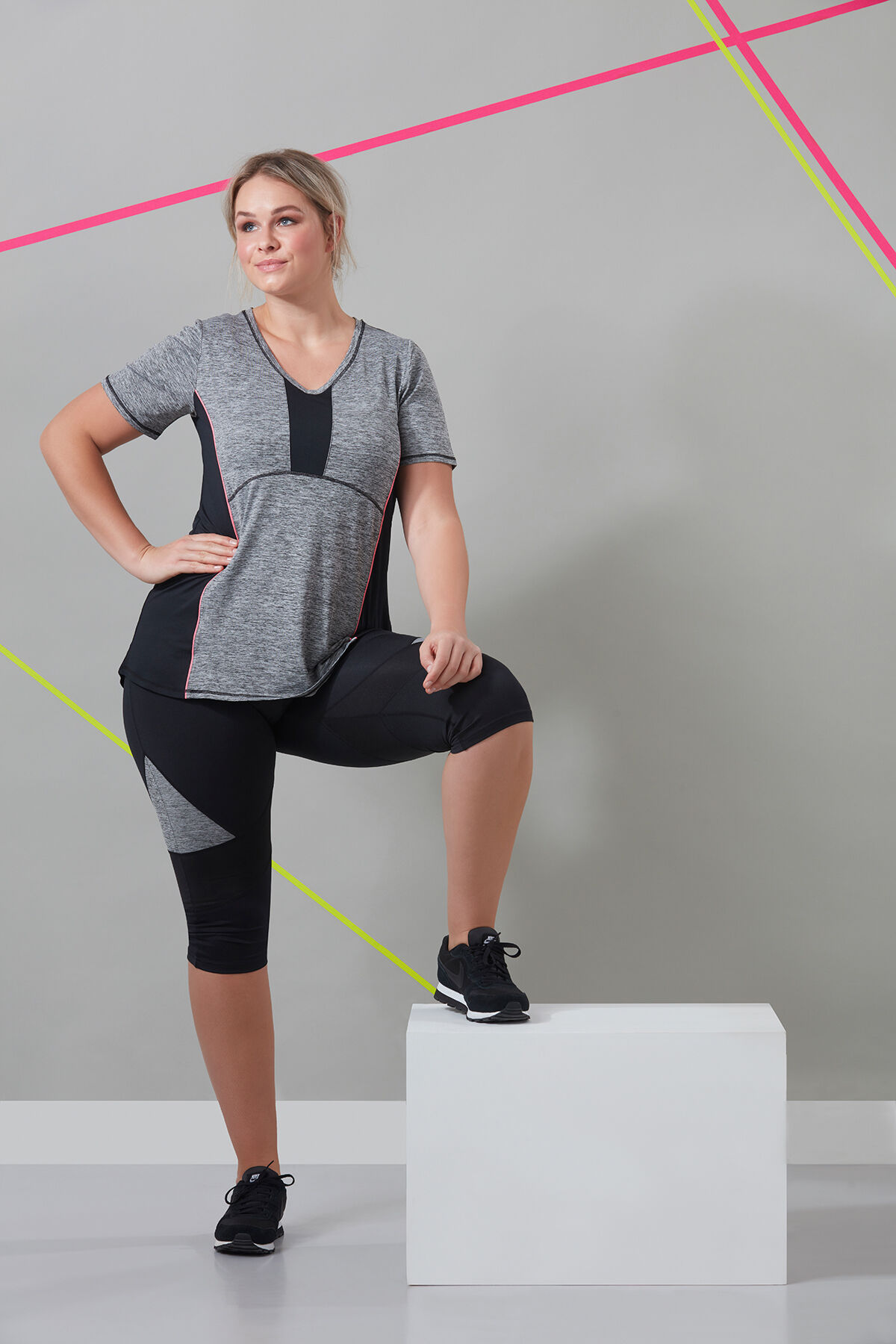 Haut de sport coupe trap&egrave;ze image number 3