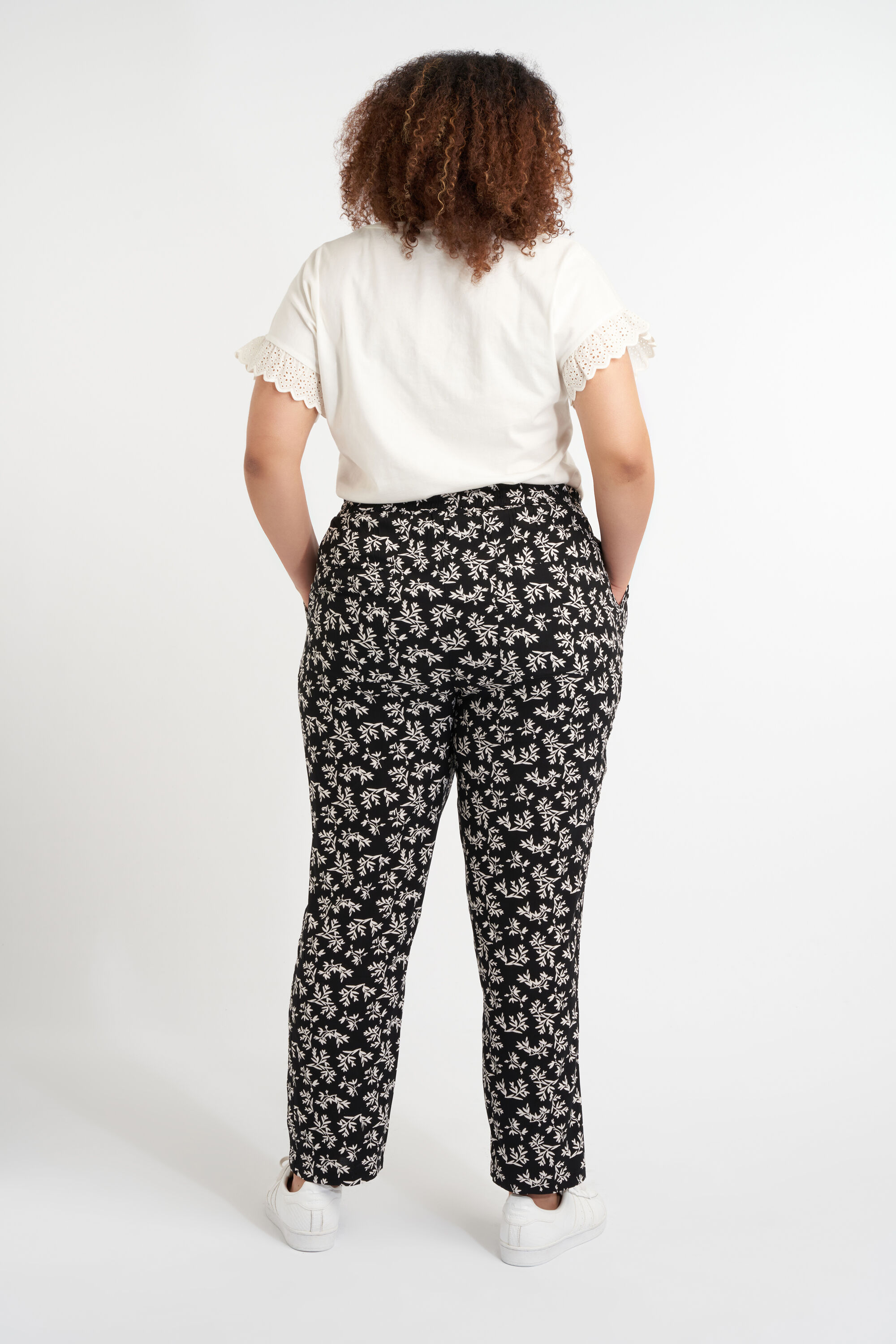 Pantalon coupe ample  image number 4