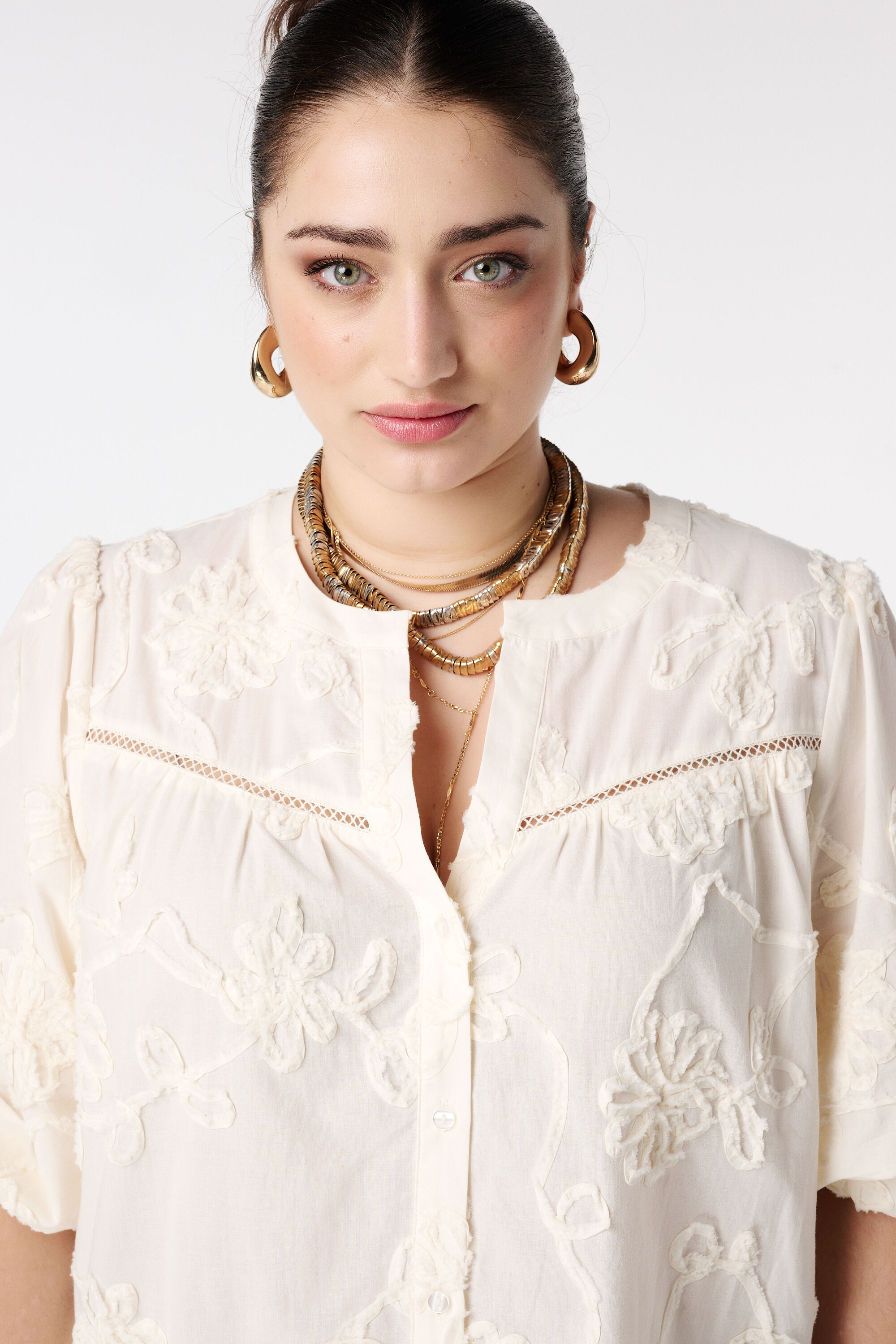 Blouse avec fleurs brod&eacute;es image number 4