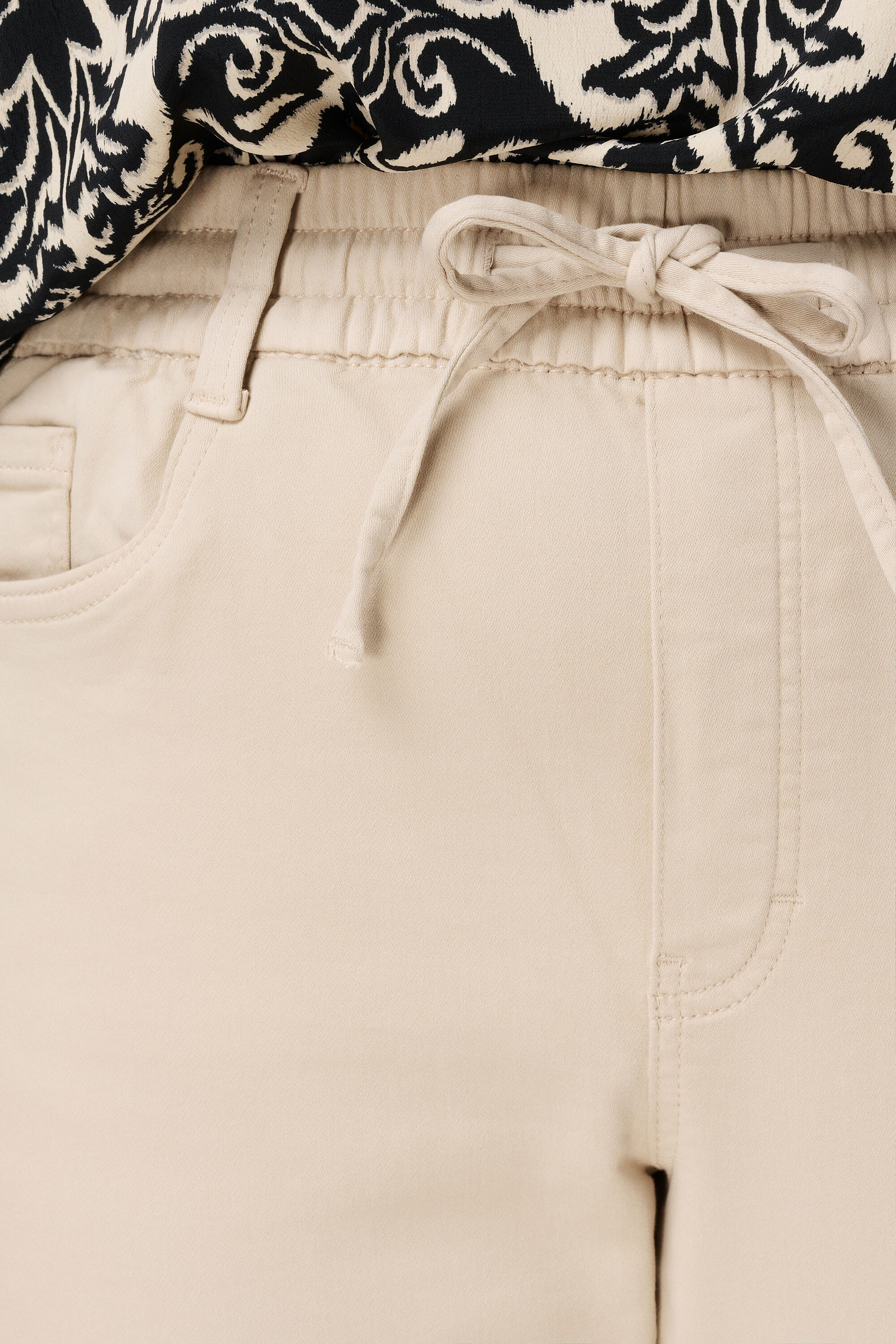 Pantalon jogger en denim image number 4