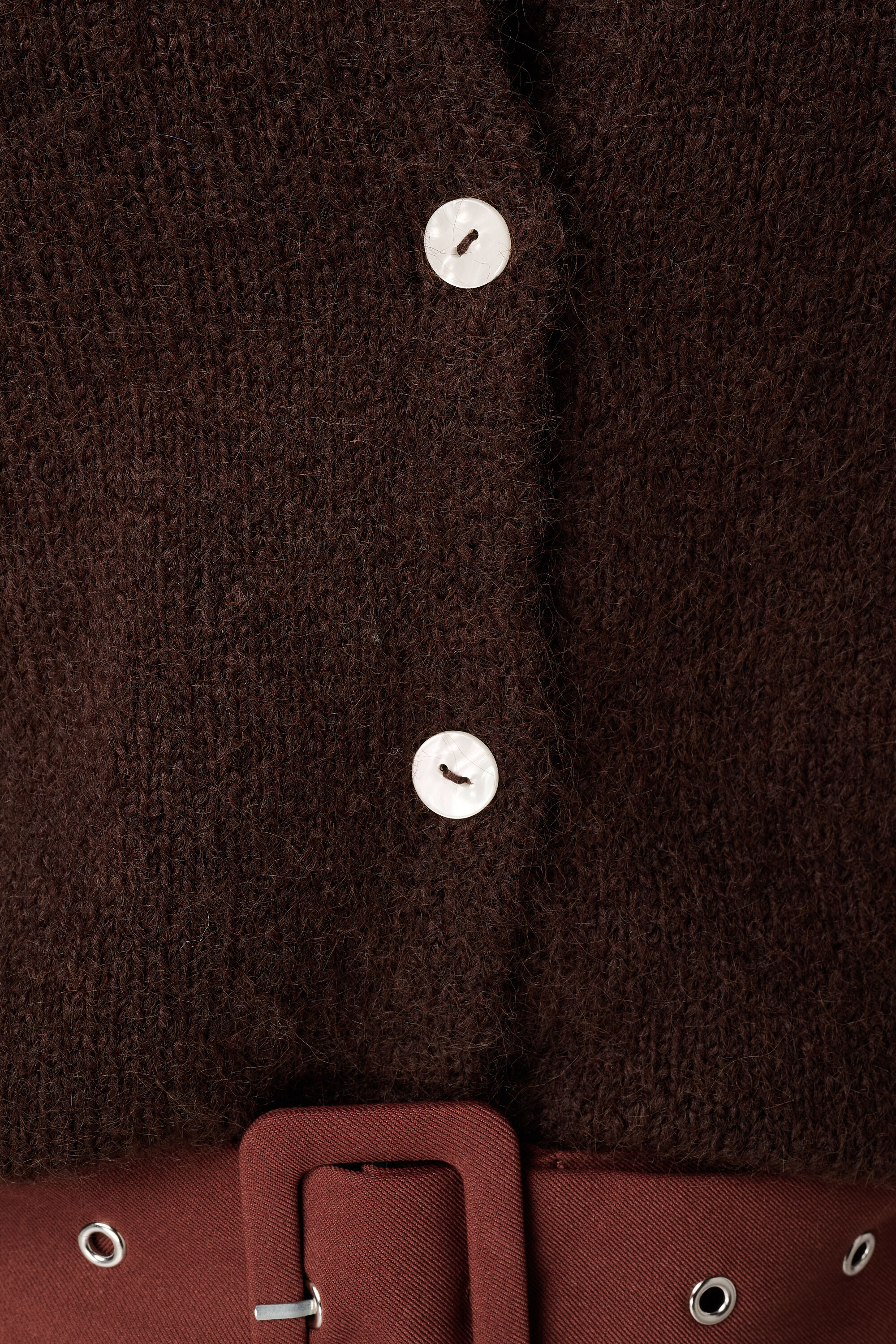 Gilet en maille avec fermeture boutonn&eacute;e image number 6