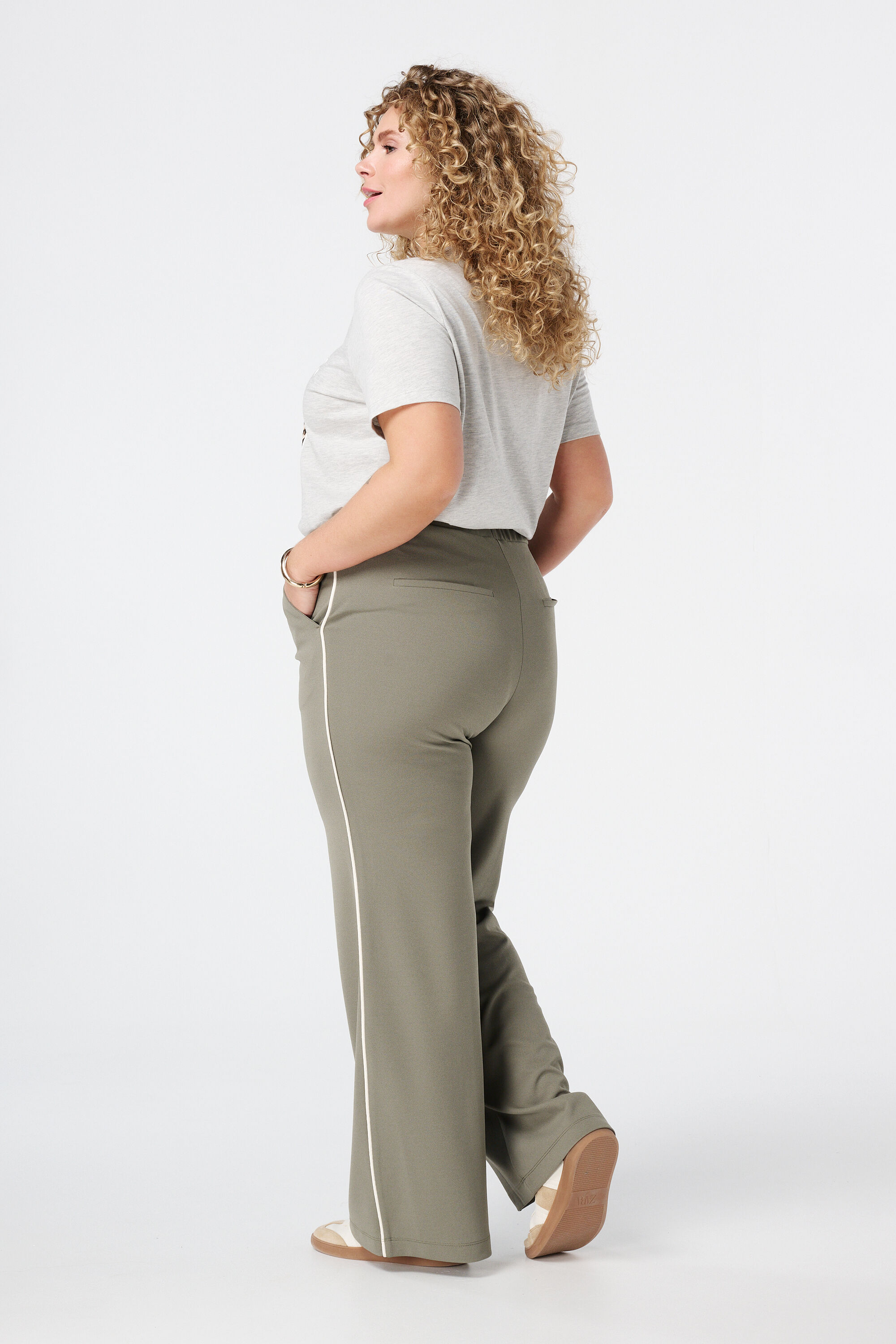 Jean avec coutures fantaisie image number 3