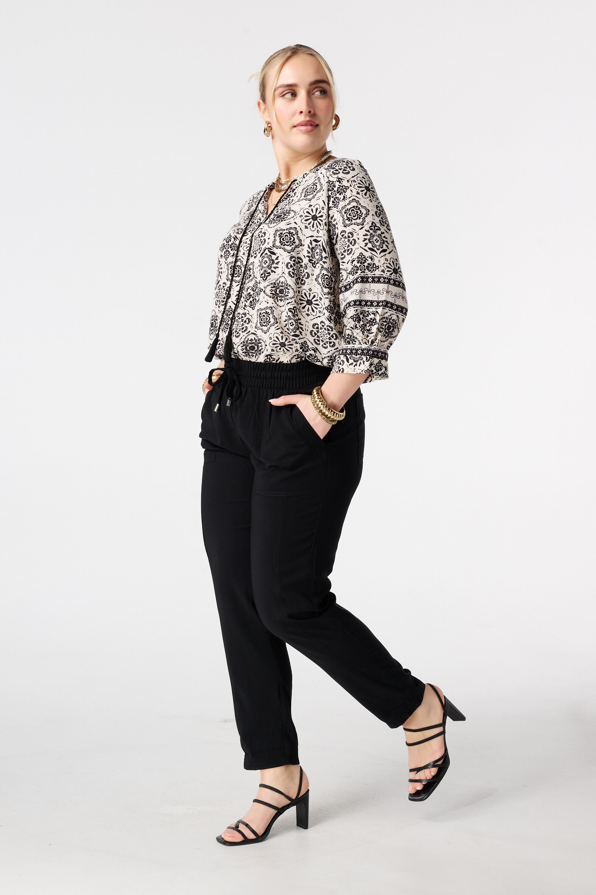 Blouse &agrave; fermeture boutonn&eacute;e image number 5