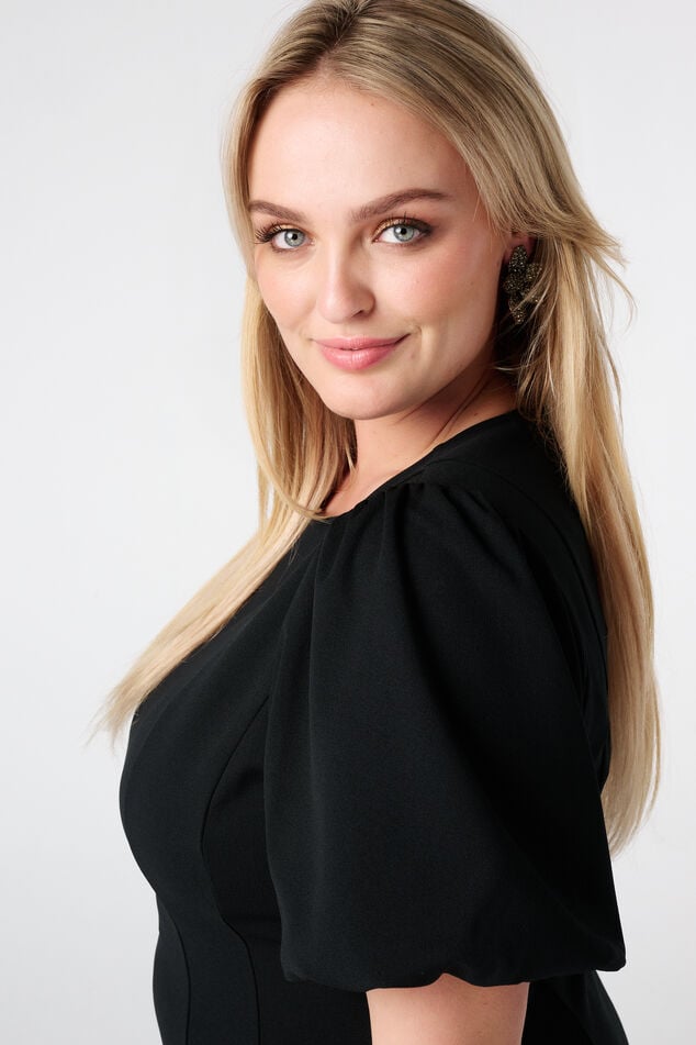 Robe avec découpes structurantes image number 4