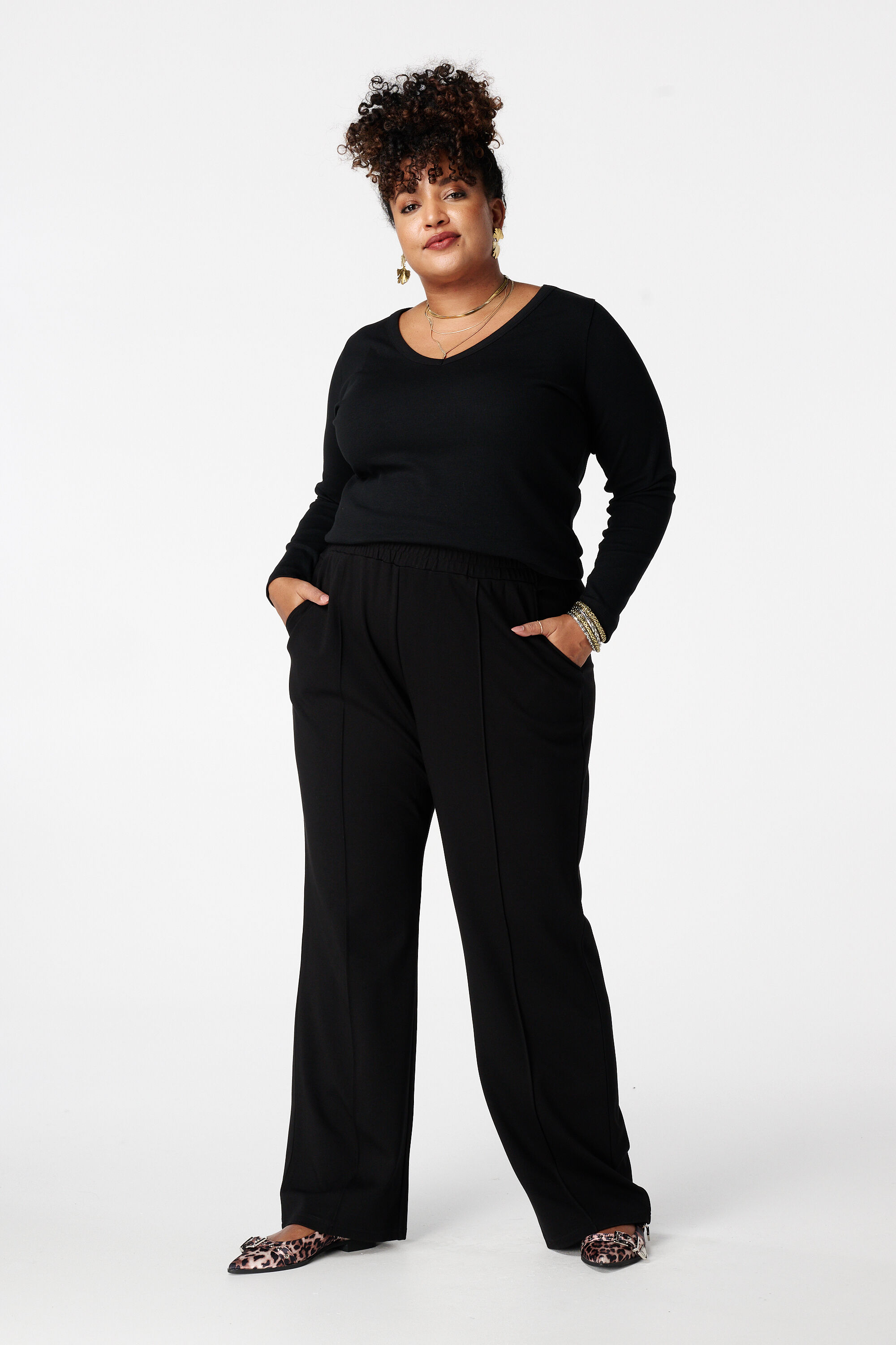 Pantalon large avec coutures d&eacute;coratives