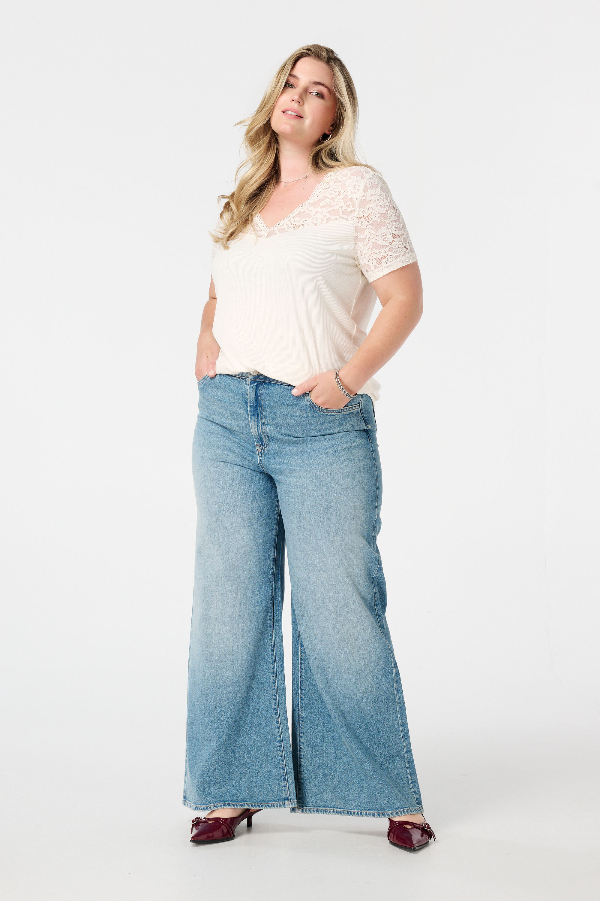 T-shirt c&ocirc;tel&eacute; avec dentelle image number 5